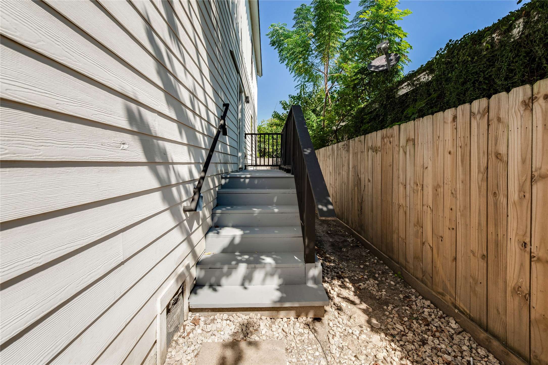 Houston, TX 77022,727 E 40th ST