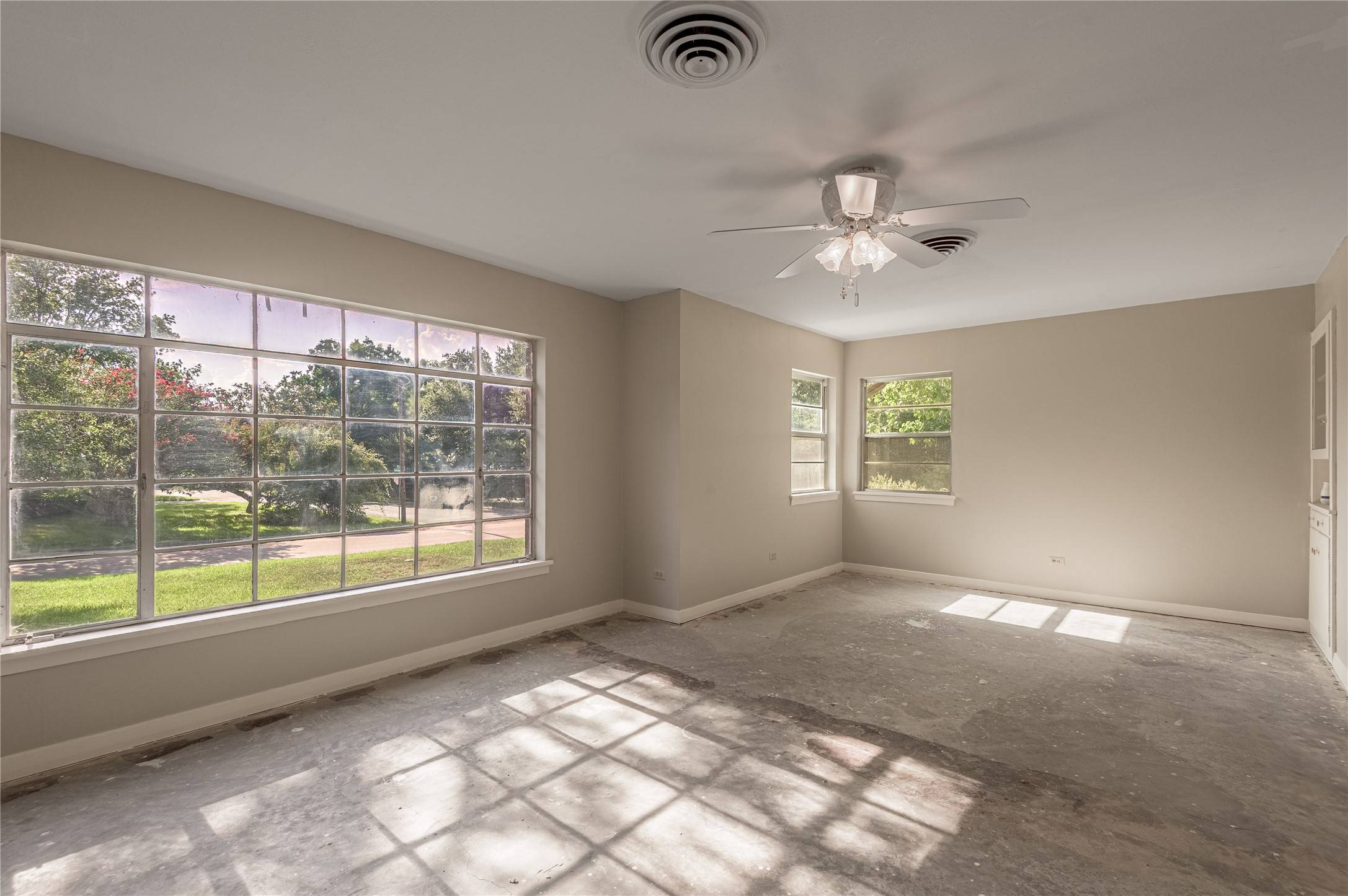 Huntsville, TX 77340,2001 Avenue Q