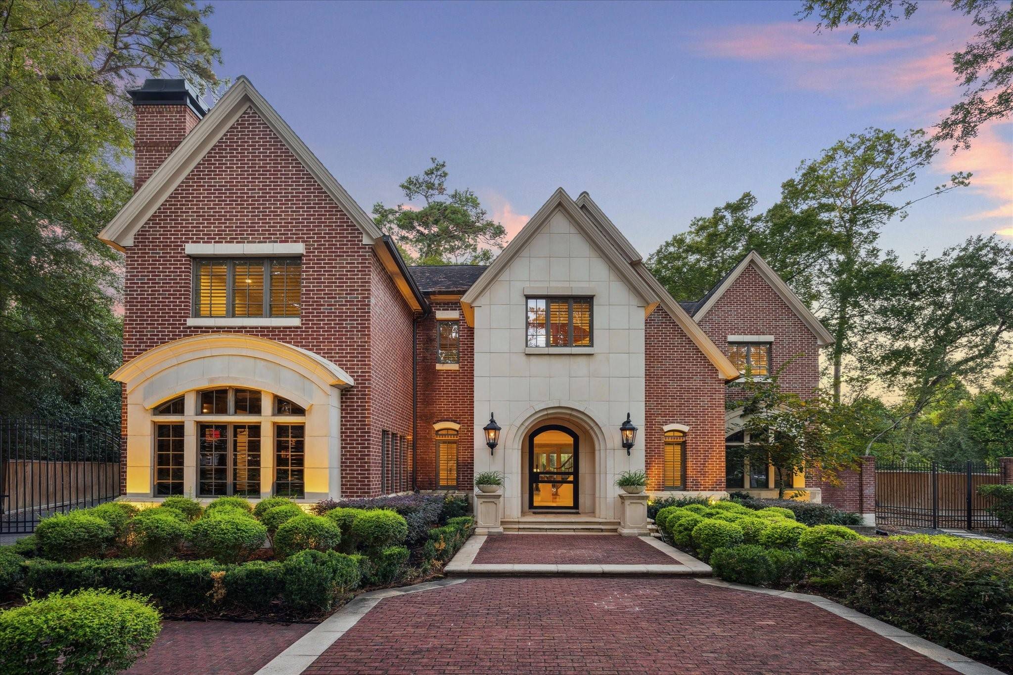 Houston, TX 77063,918 Huntington CV