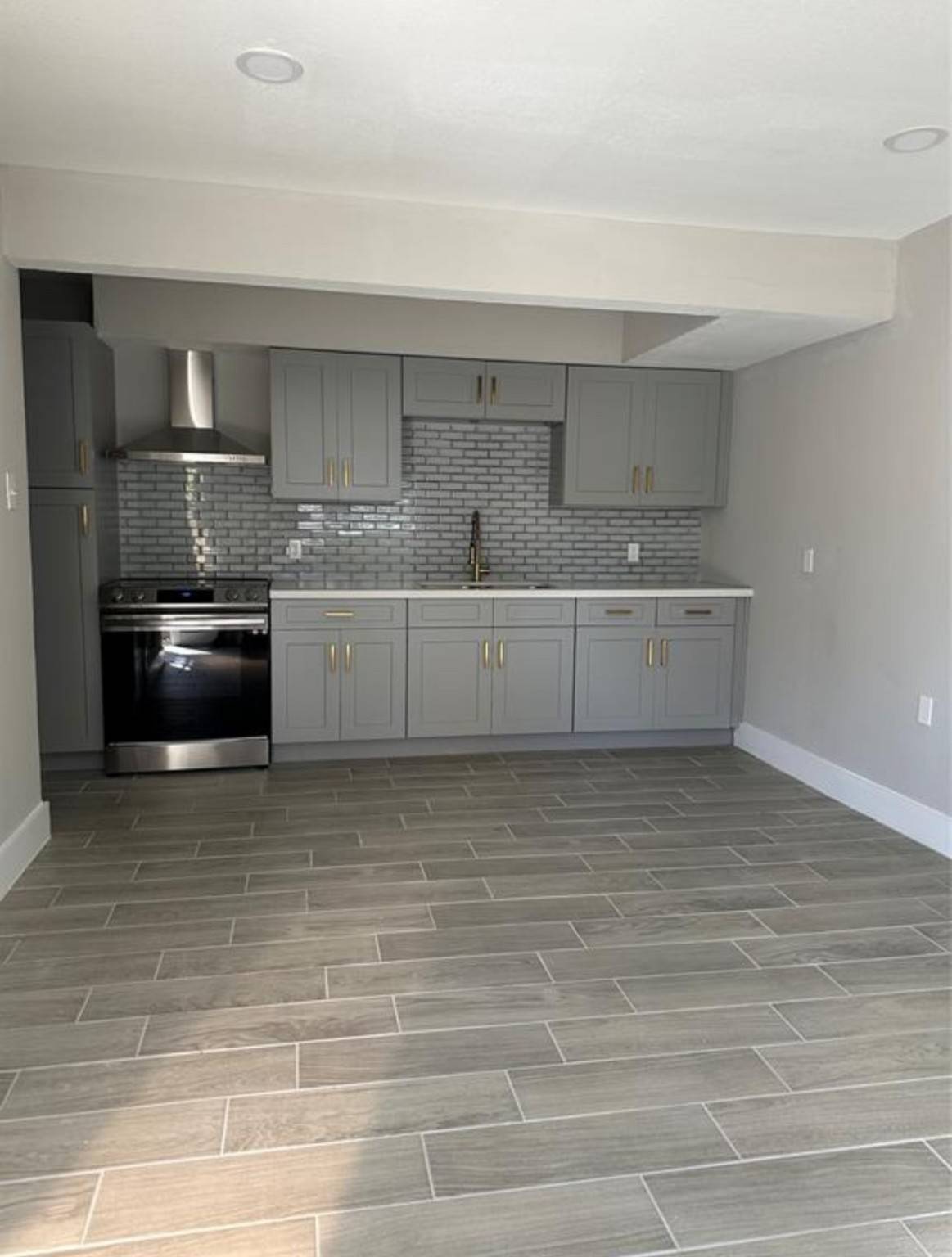 Houston, TX 77051,8005 Bowen ST #2