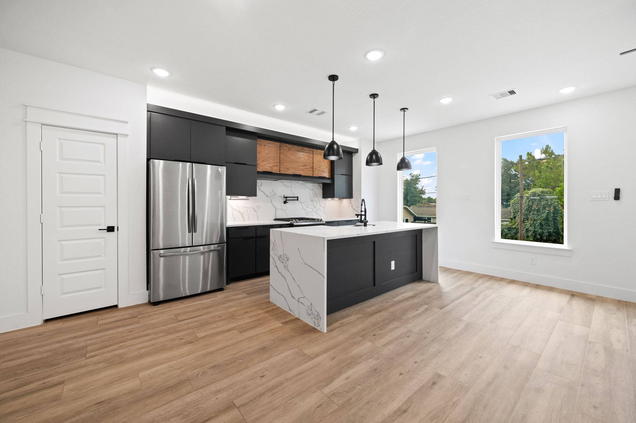 Houston, TX 77011,1005 74th ST