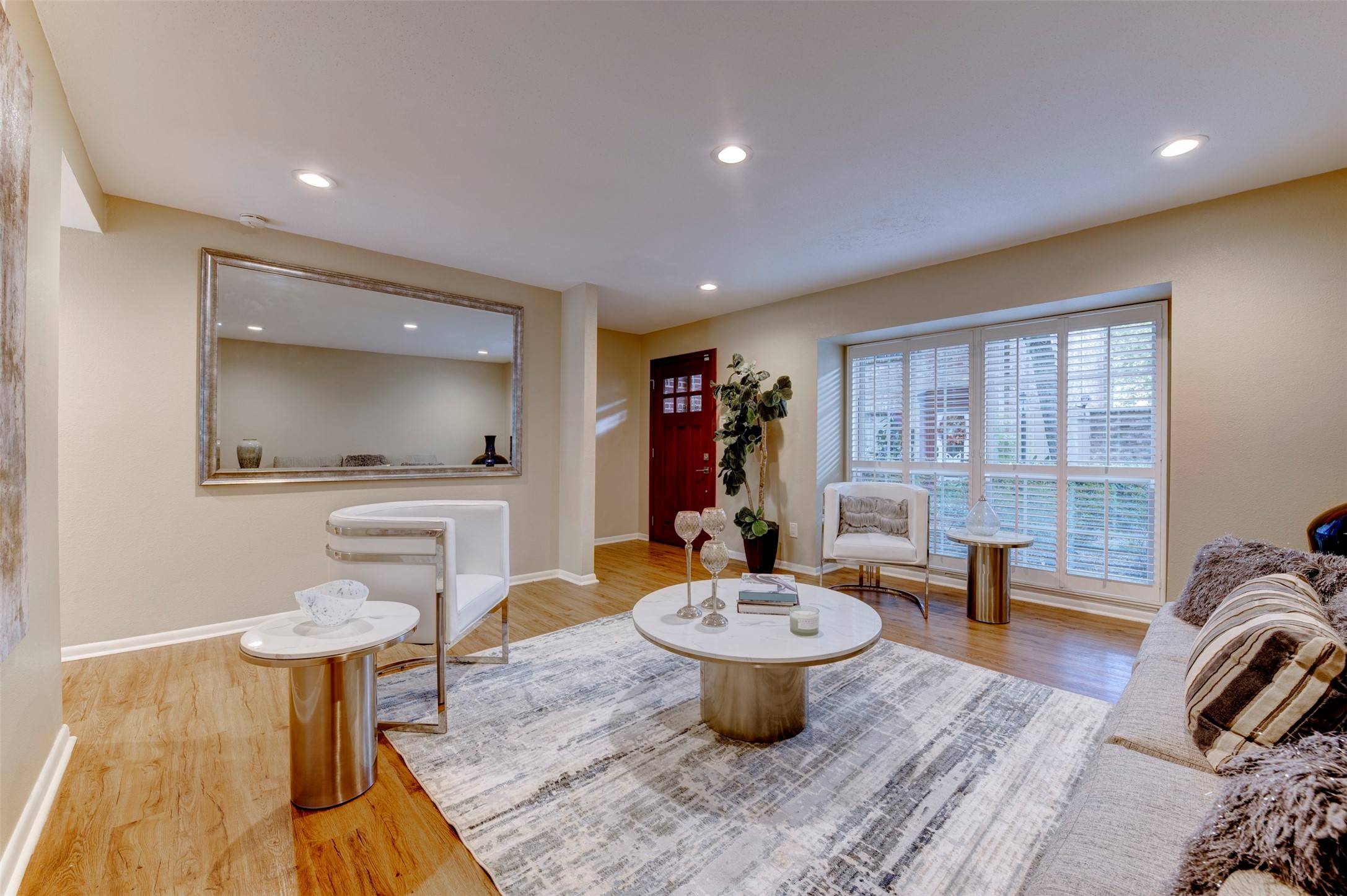 Houston, TX 77057,6427 Olympia DR #114