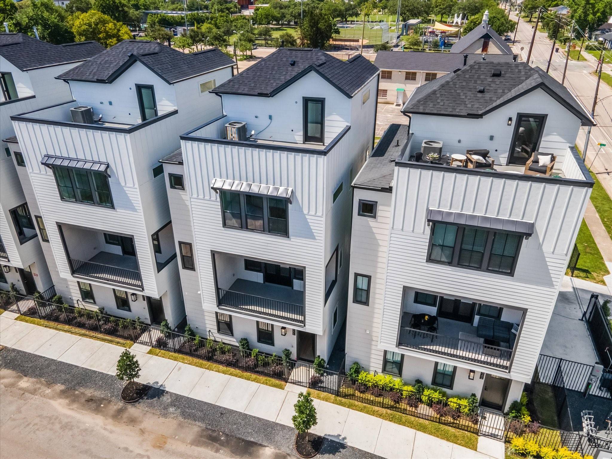 Houston, TX 77004,2225 Dennis ST