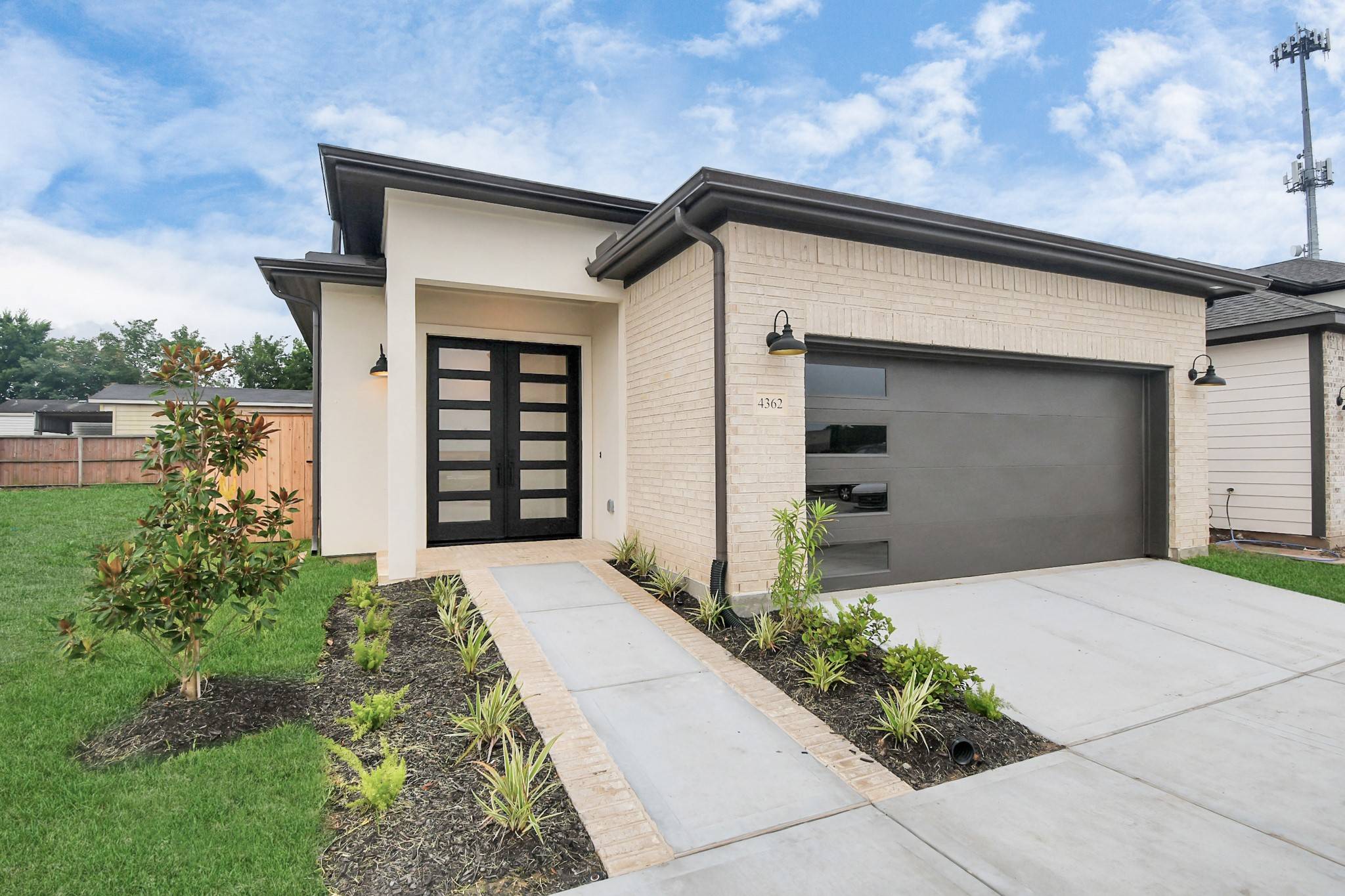 Stafford, TX 77477,4326 Avron DR