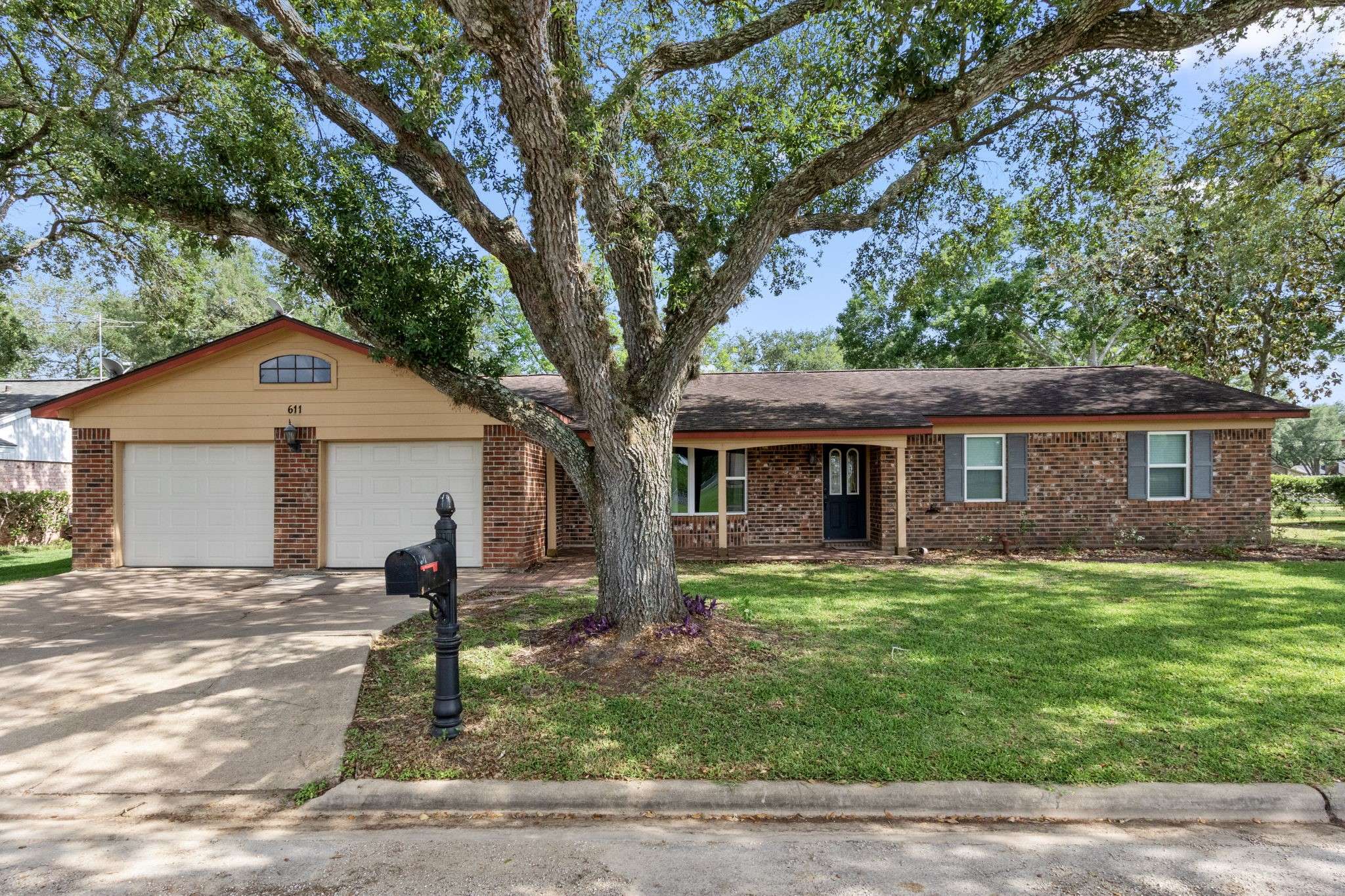 East Bernard, TX 77435,611 Dan ST