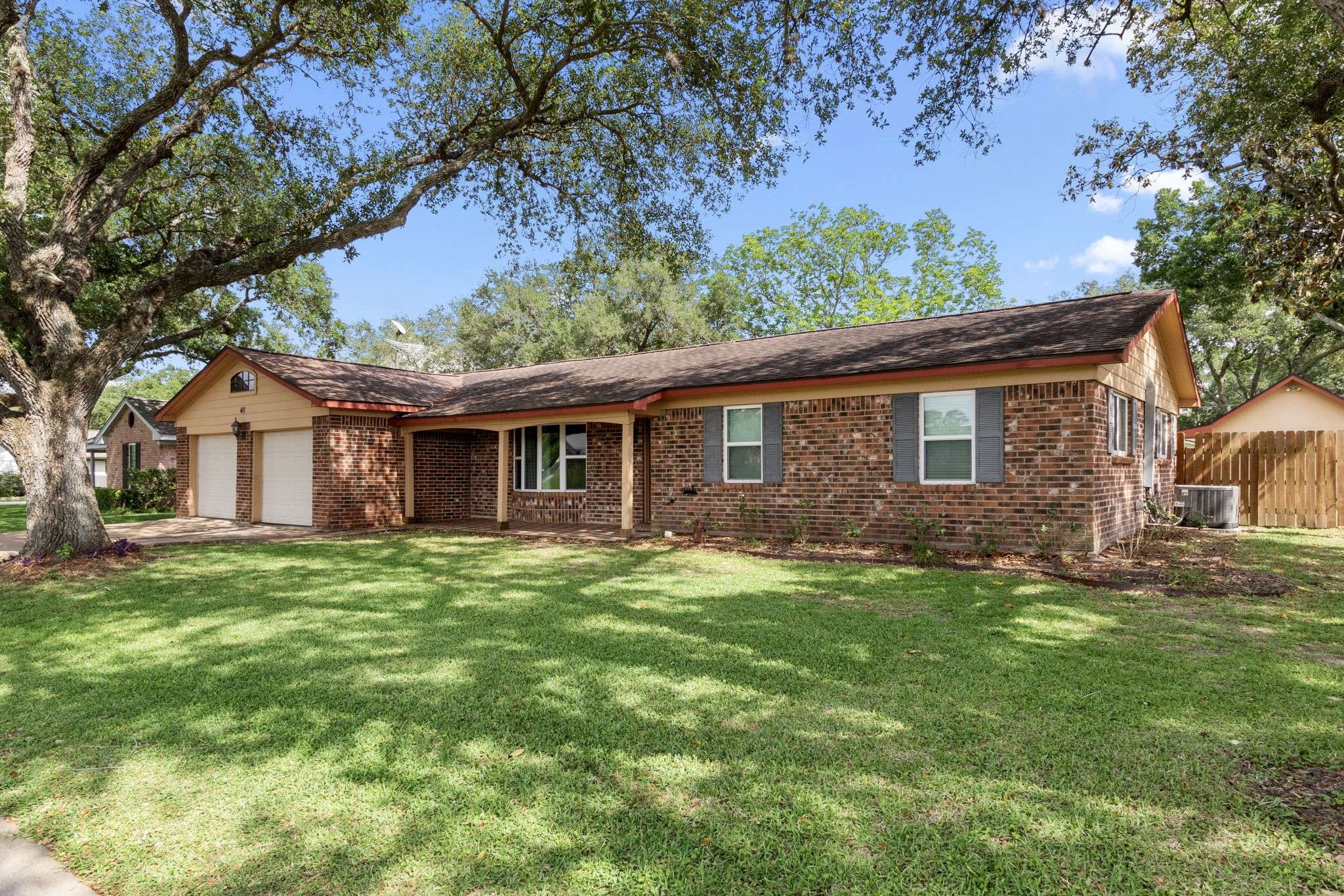 East Bernard, TX 77435,611 Dan ST
