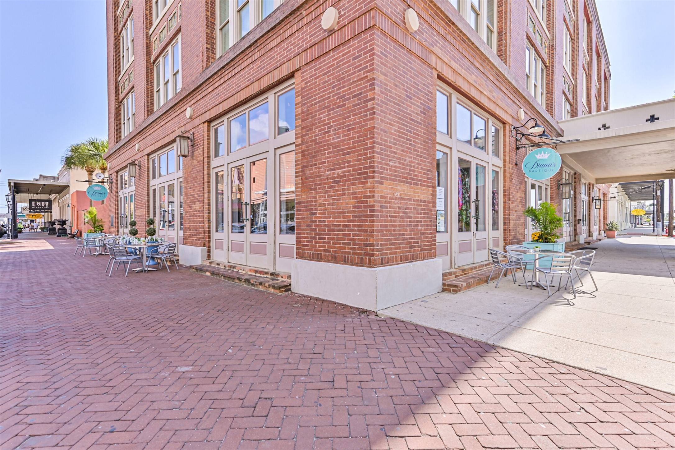 Galveston, TX 77550,2425 Strand