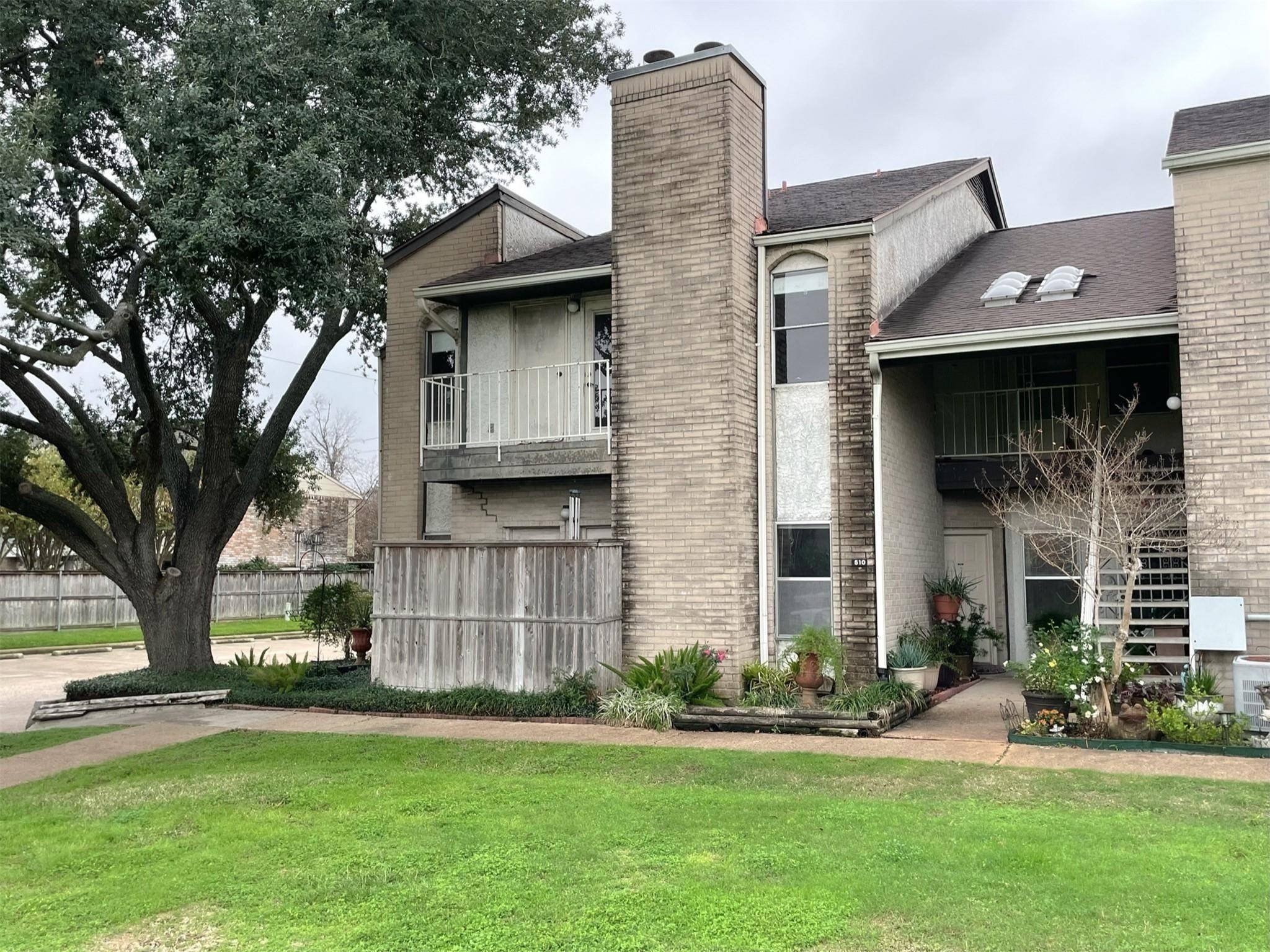 Houston, TX 77055,2011 Spenwick Dr #520