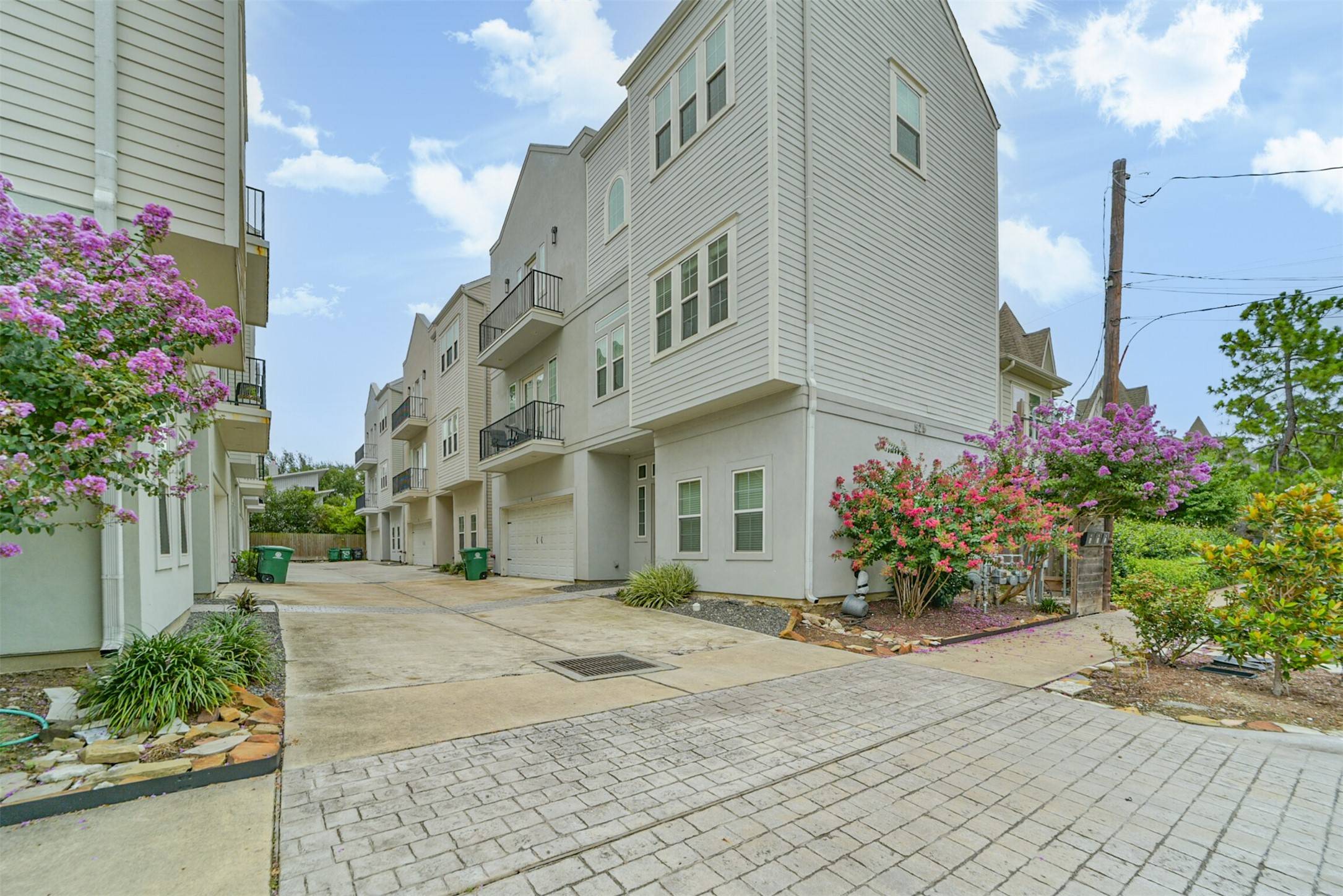 Houston, TX 77008,925 W 23rd ST #B