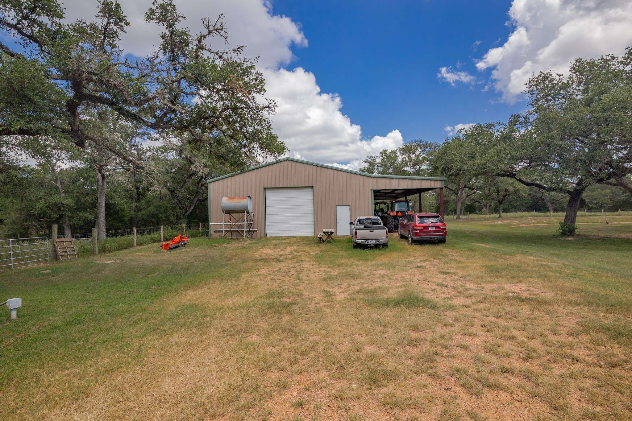Hallettsville, TX 77964,19449 & 19587 FM 530