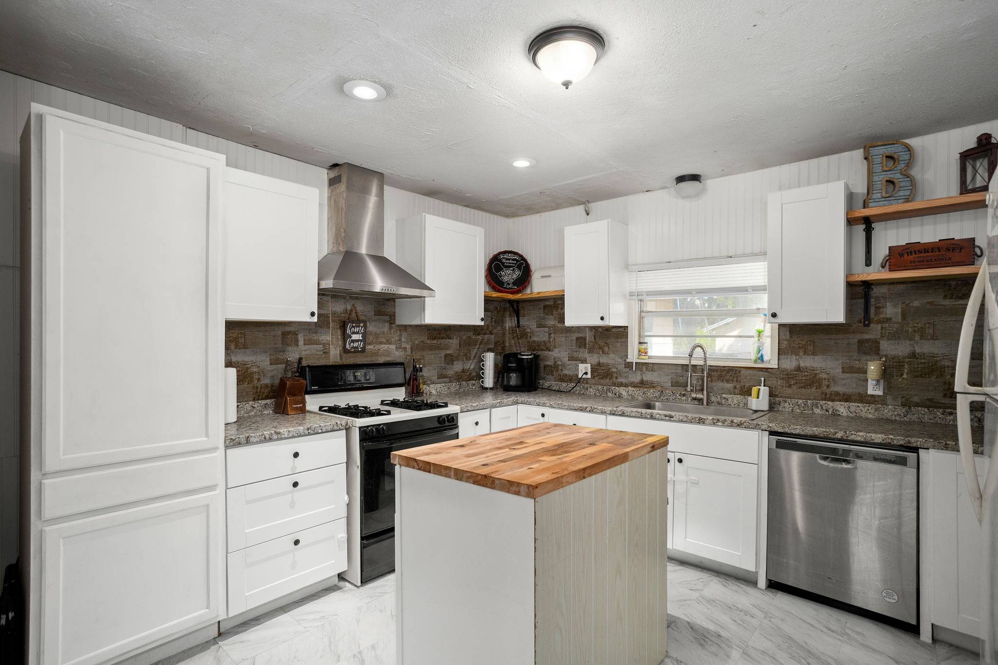 La Grange, TX 78945,779 E Upperline