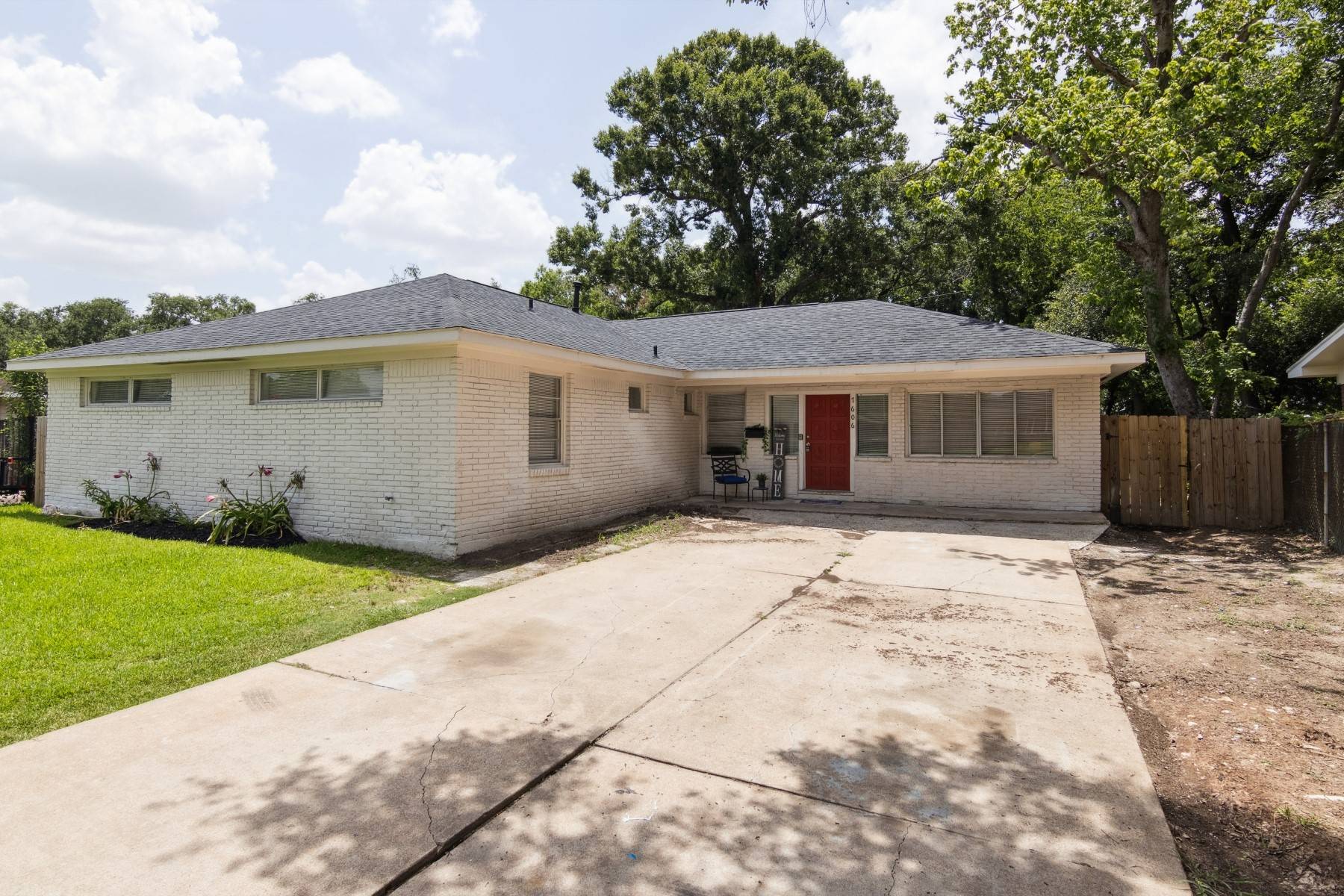 Pasadena, TX 77502,1606 Oaks DR