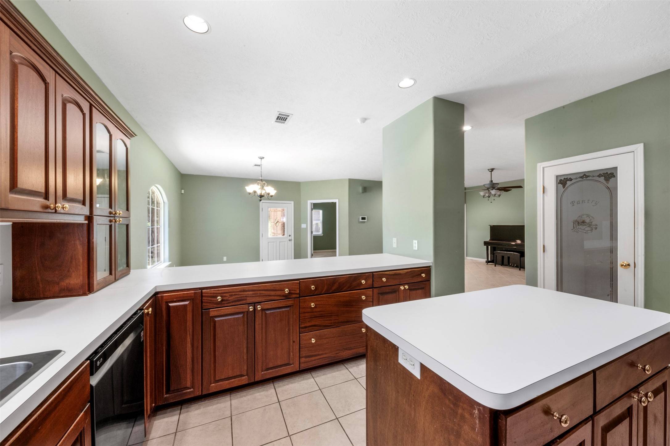 Wallisville, TX 77597,325 Apache RUN