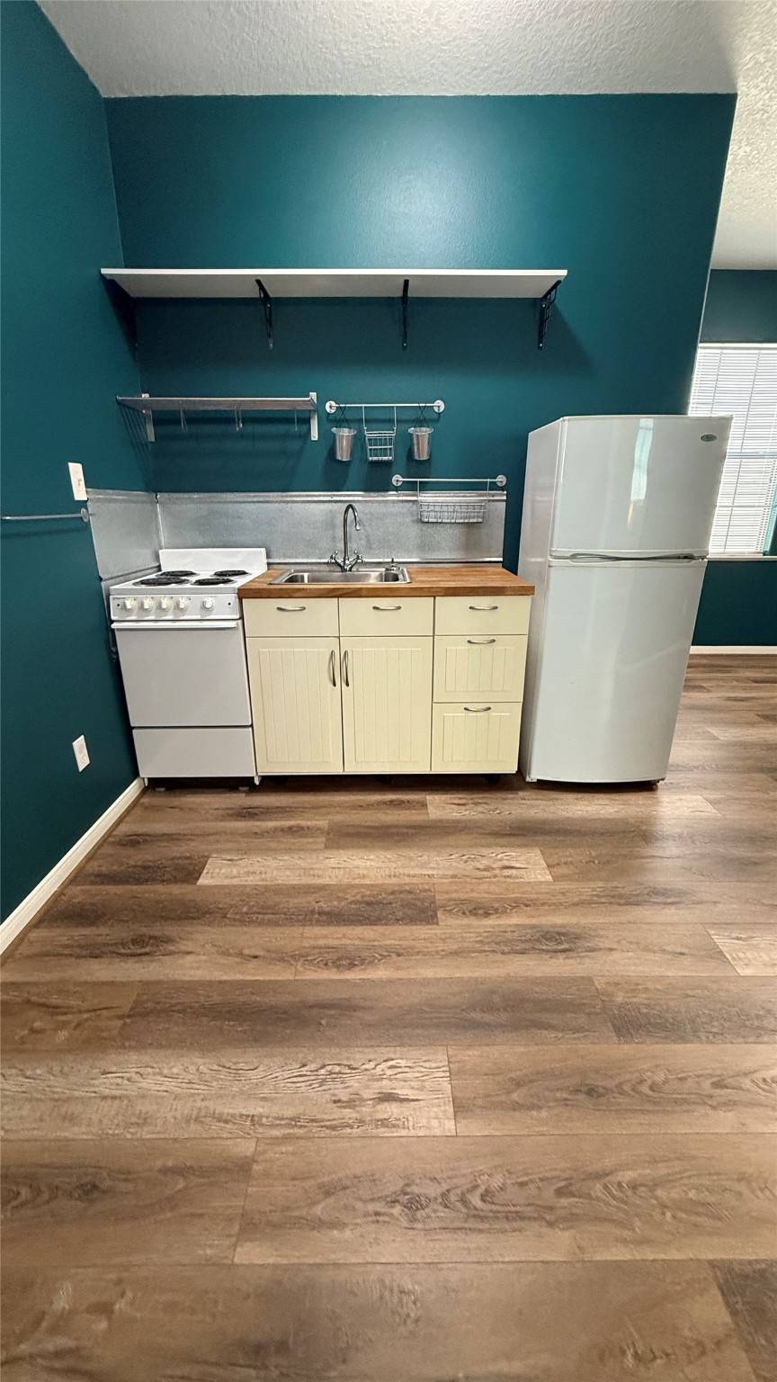 Alvin, TX 77511,502 W Lang ST W #A