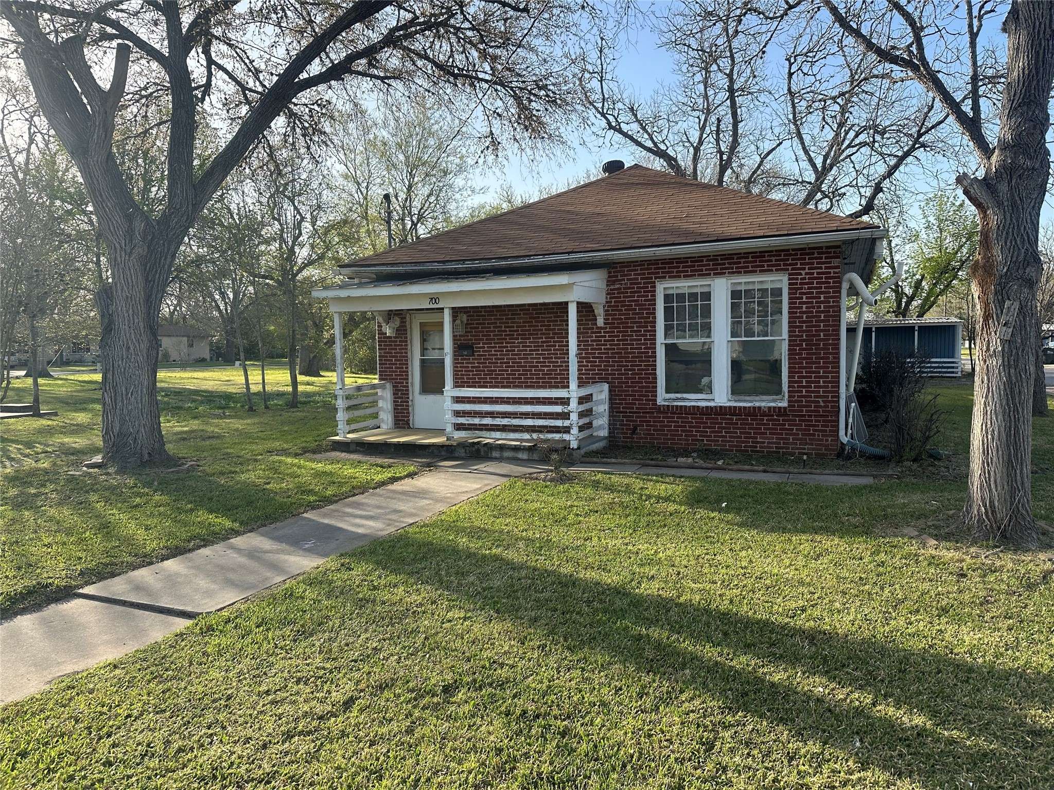 Hallettsville, TX 77964,700 E 5th ST