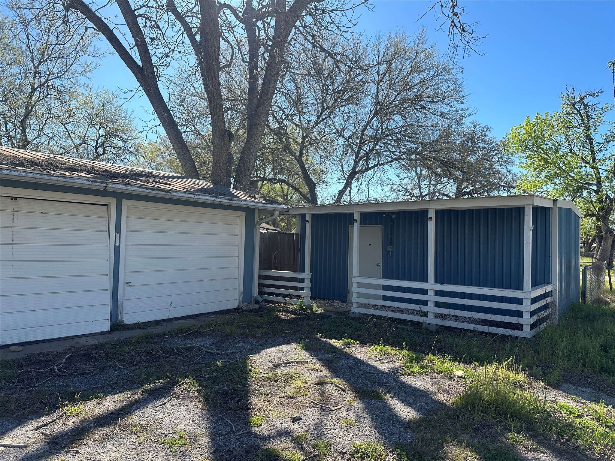 Hallettsville, TX 77964,700 E 5th ST