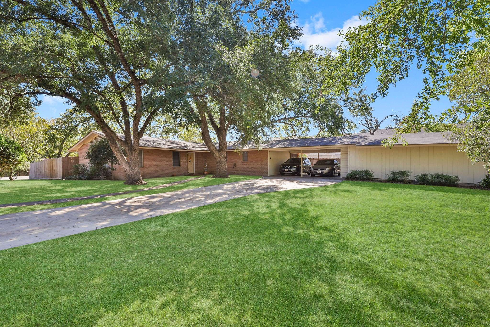 Livingston, TX 77351,619 W Milam ST