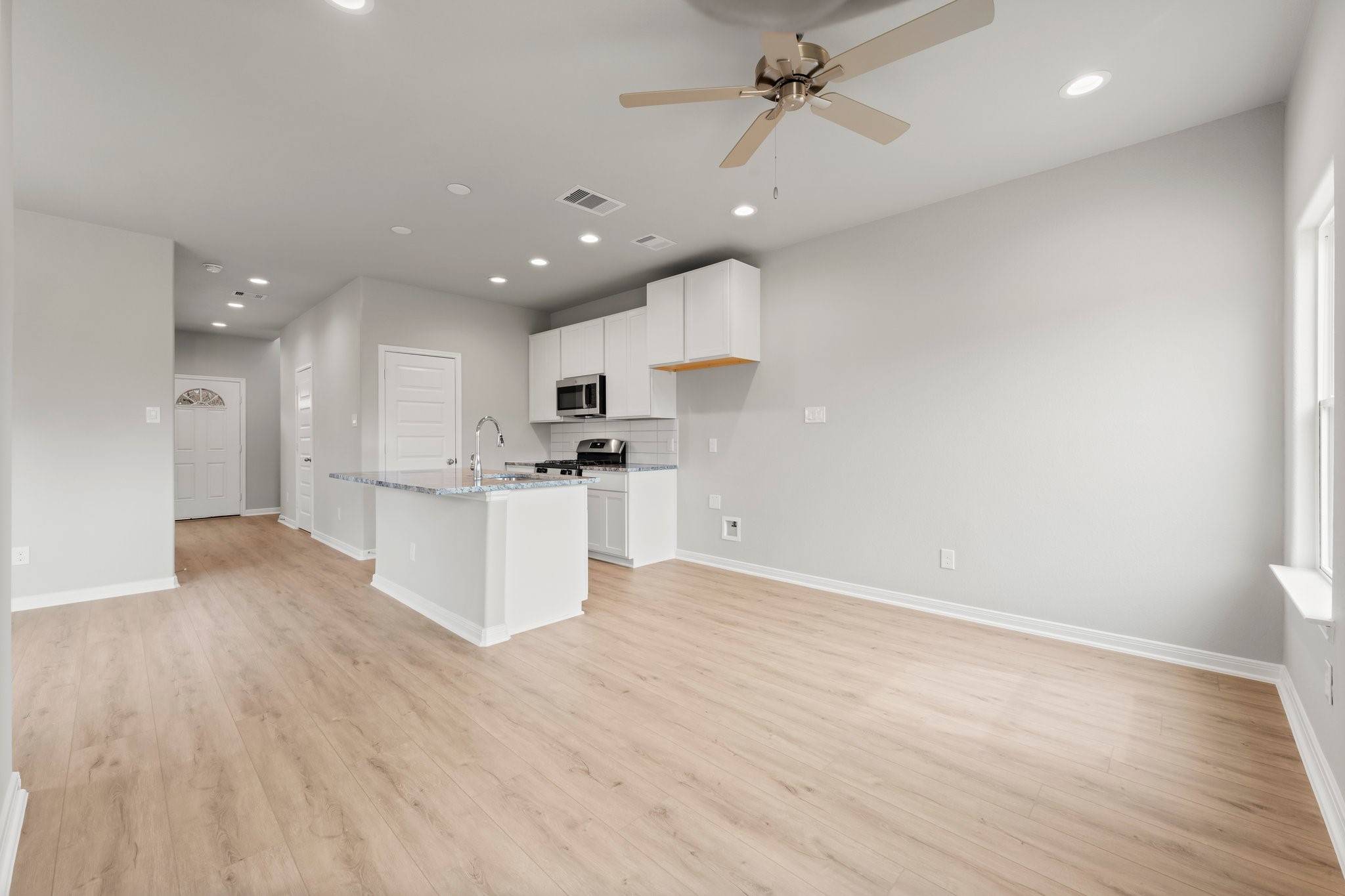 Willis, TX 77318,11881 East Gate DR
