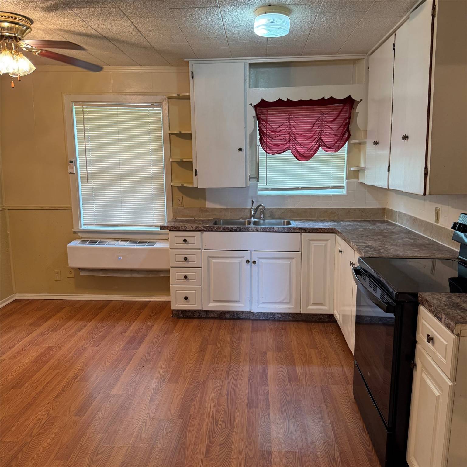La Porte, TX 77571,1007 S 3rd ST