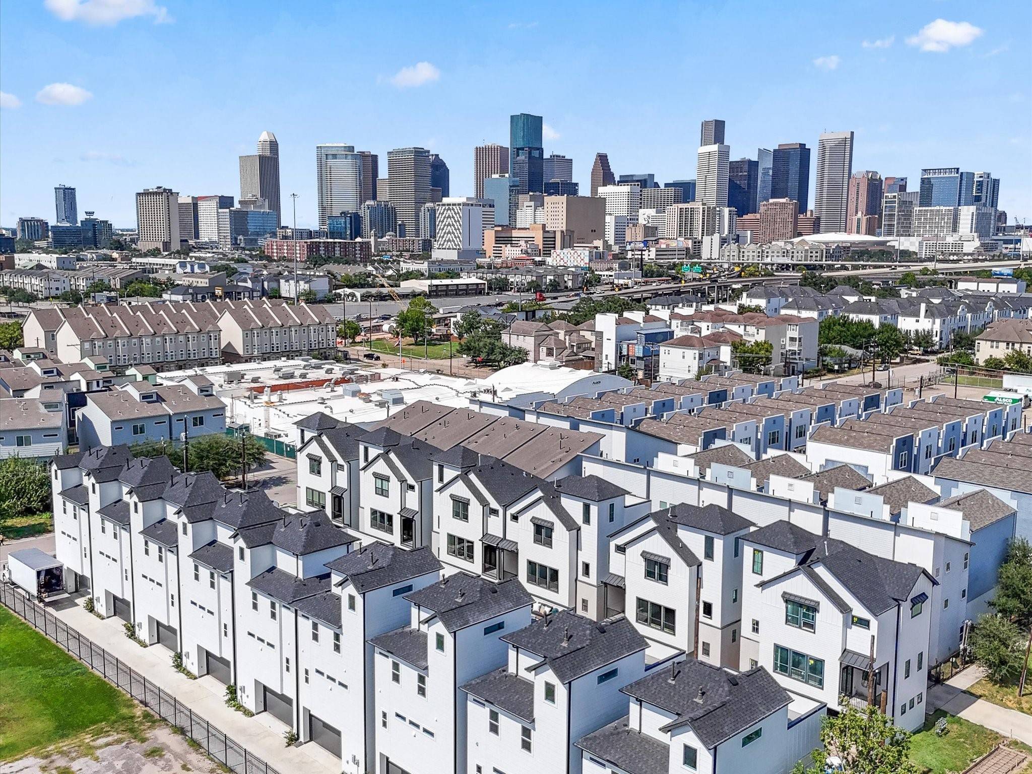 Houston, TX 77004,2208 Dennis ST