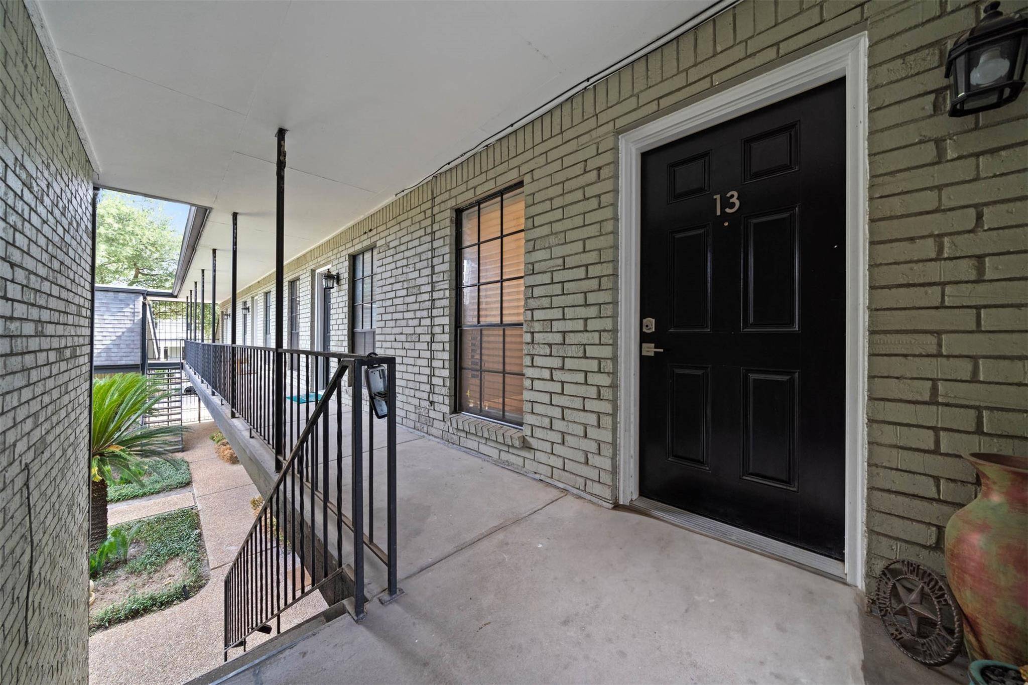 Houston, TX 77006,3402 Garrott ST #13