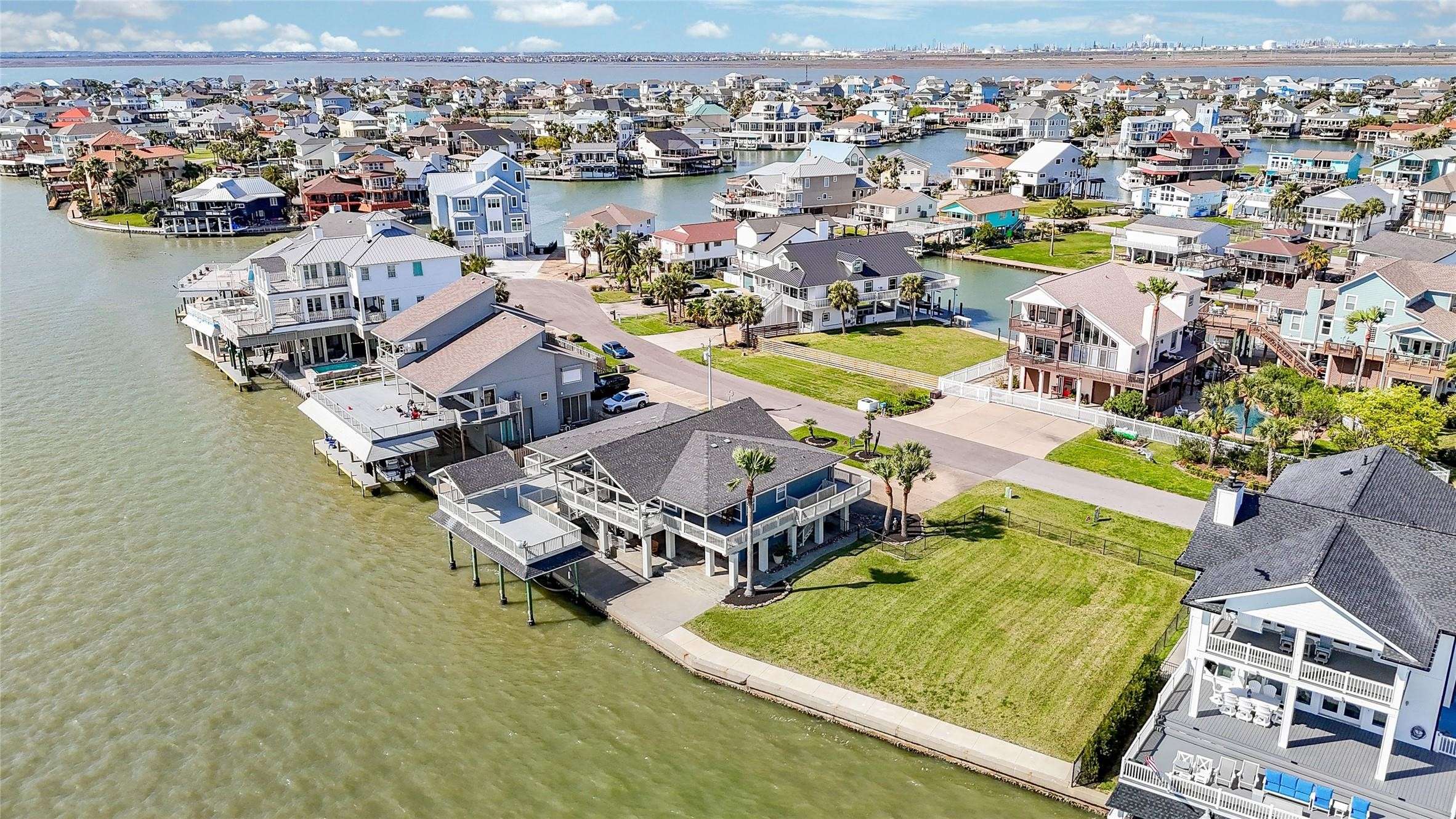 Tiki Island, TX 77554,0 Palmetto