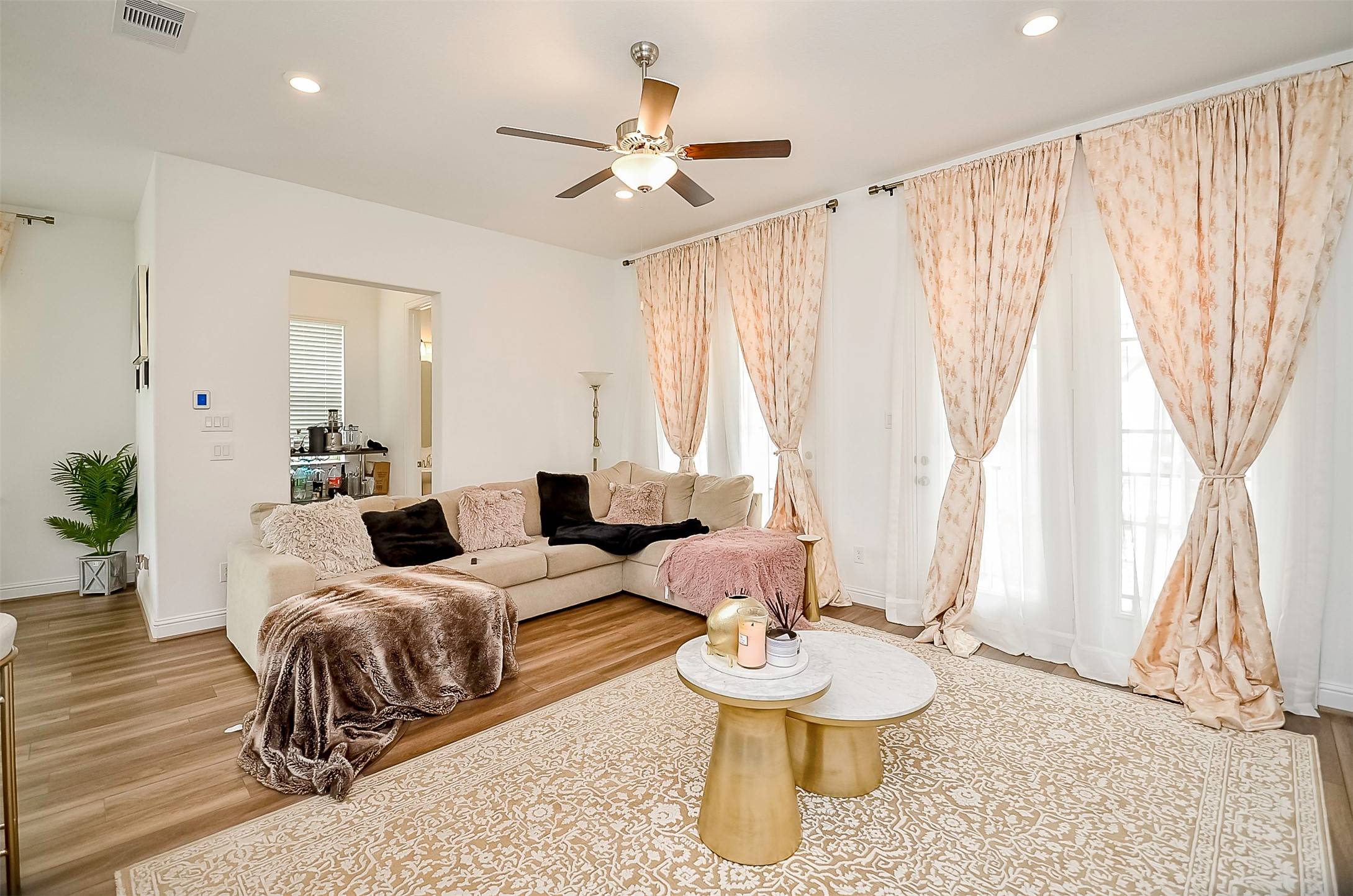 Houston, TX 77043,11021 Mikula DR