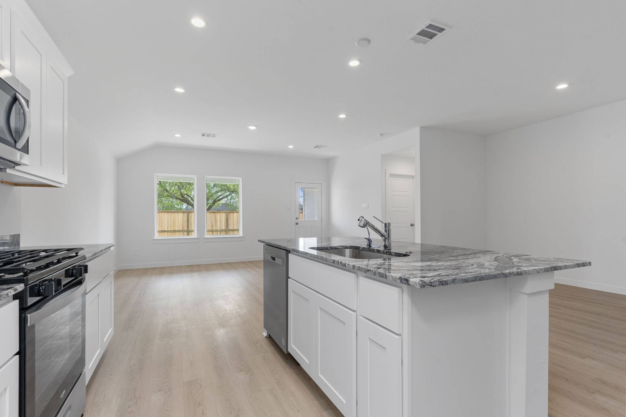 Angleton, TX 77515,342 Amy ST