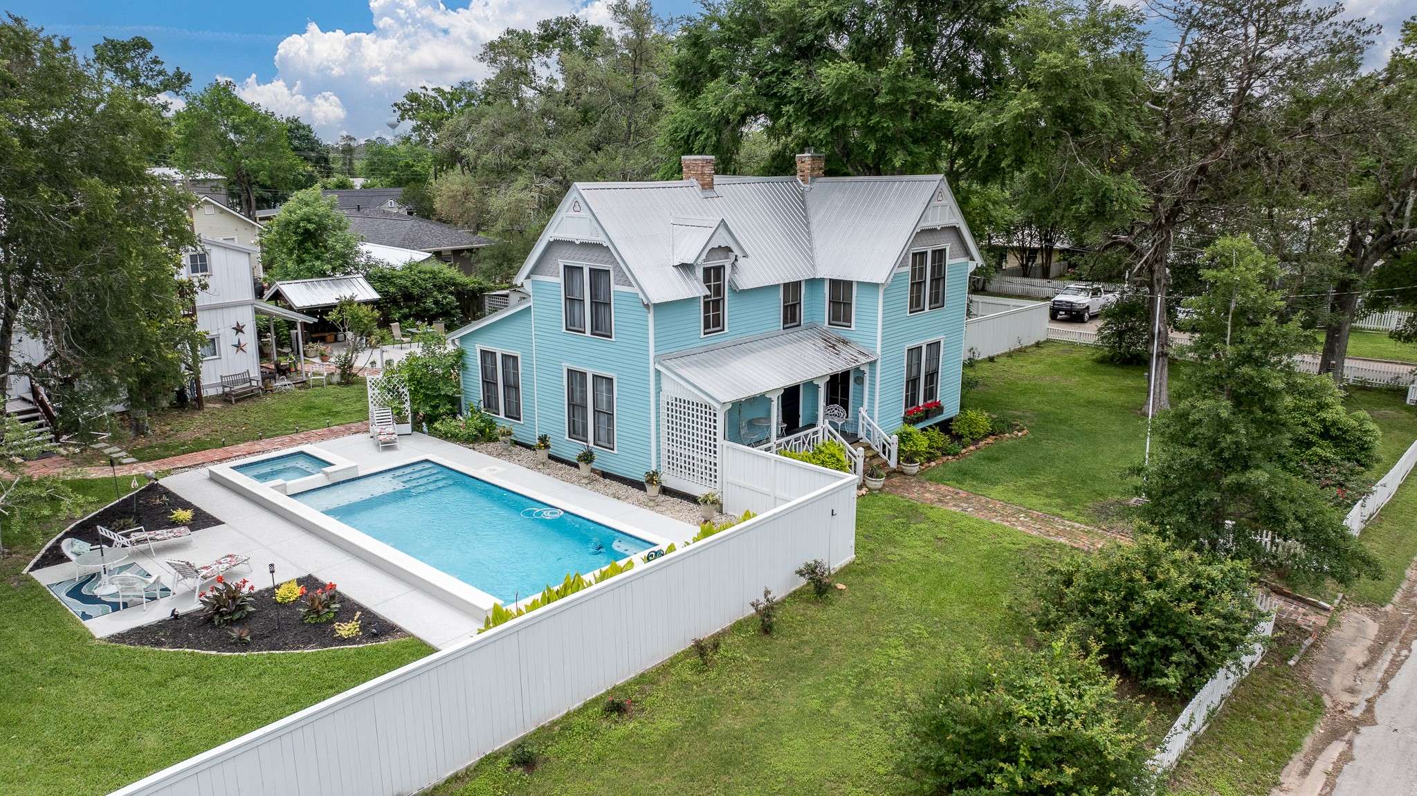 Bellville, TX 77418,111 S Masonic ST