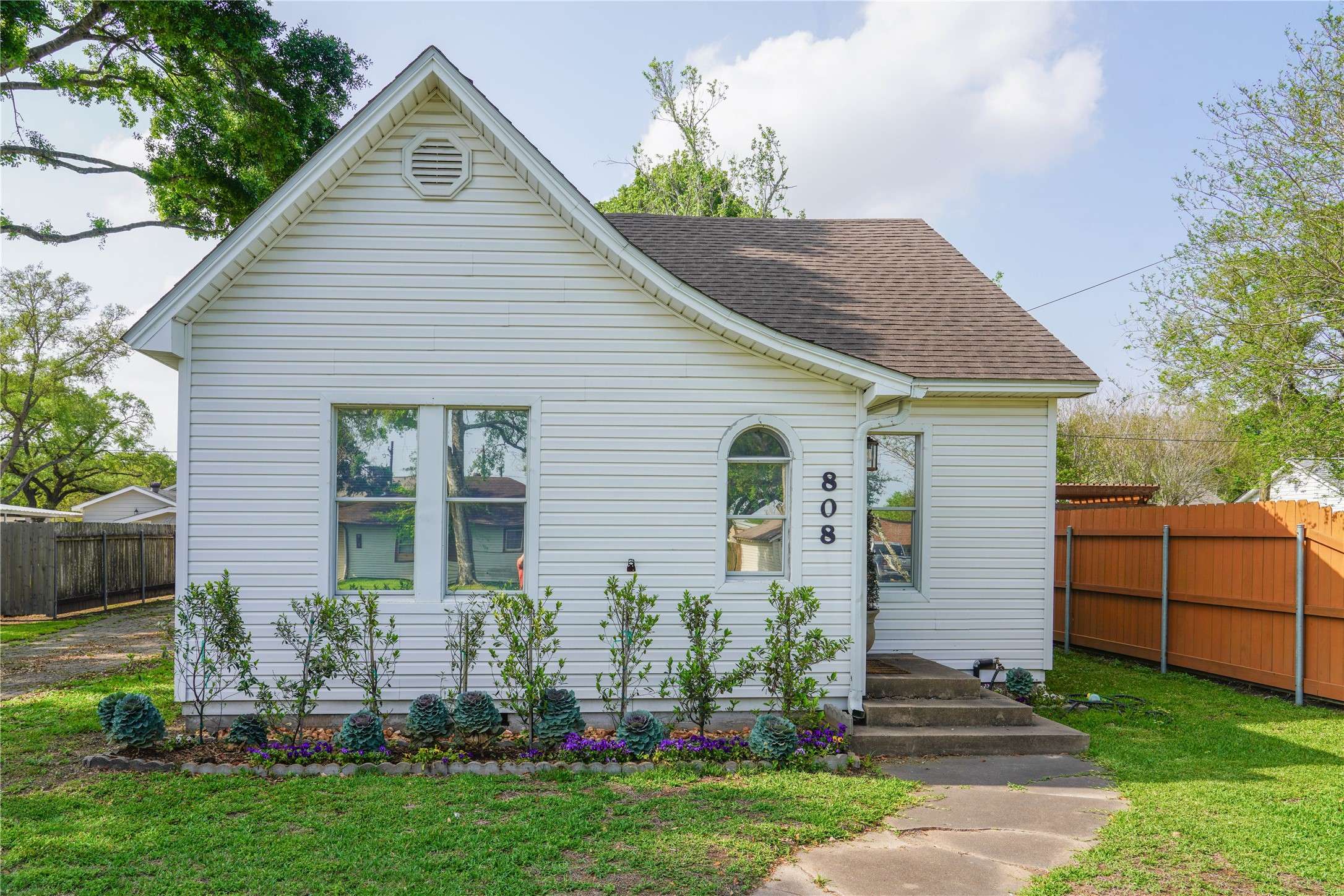 El Campo, TX 77437,808 Heights ST