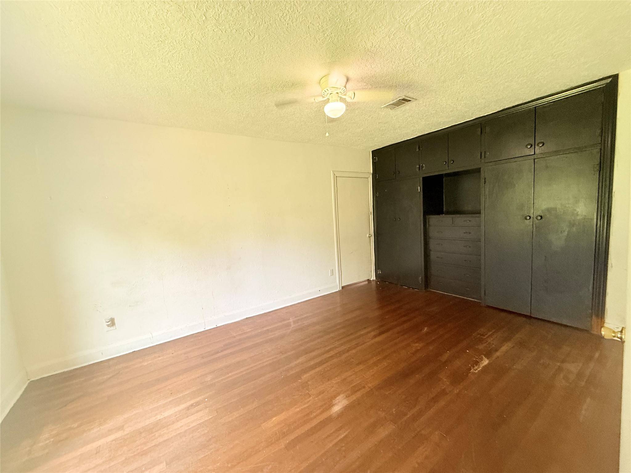 Groves, TX 77619,3600 Main AVE