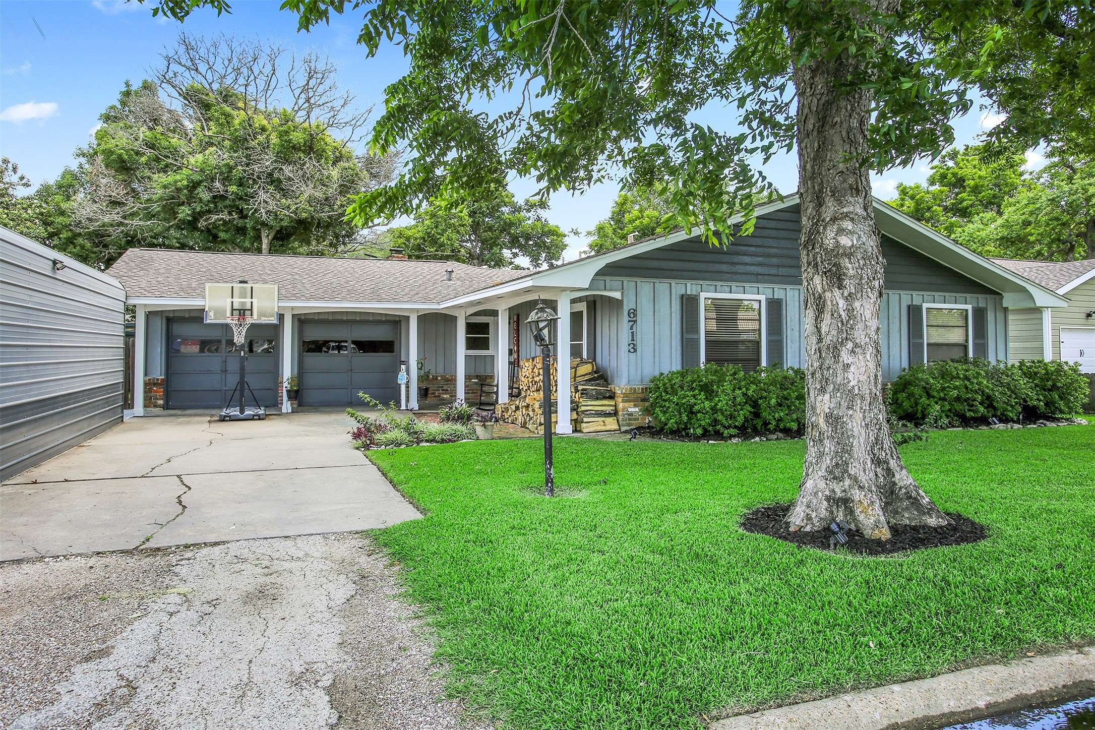 Hitchcock, TX 77563,6713 Delany RD