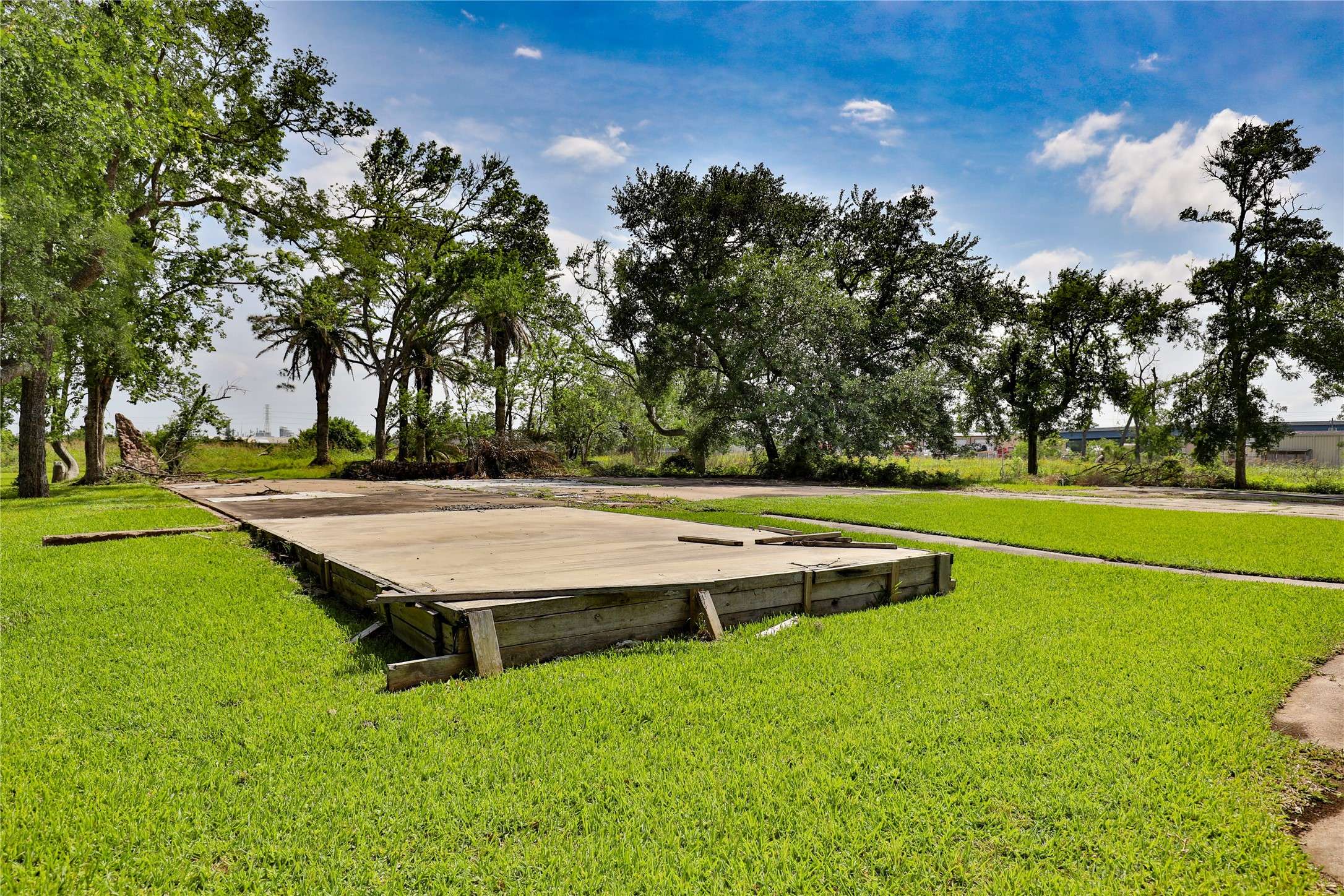 Clute, TX 77531,1001 Wilson RD