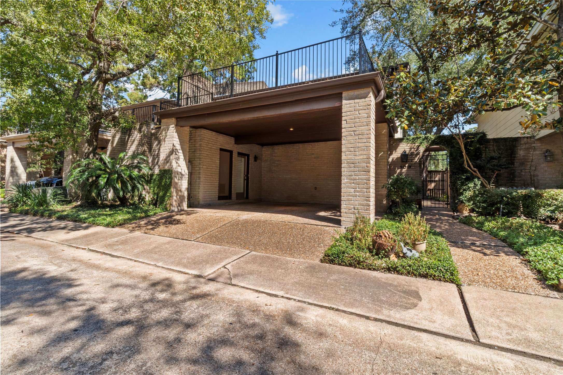 Houston, TX 77024,201 Vanderpool LN #103