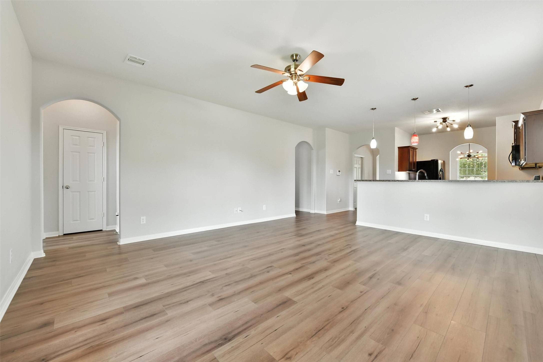 La Marque, TX 77568,737 Grassy Knoll LN