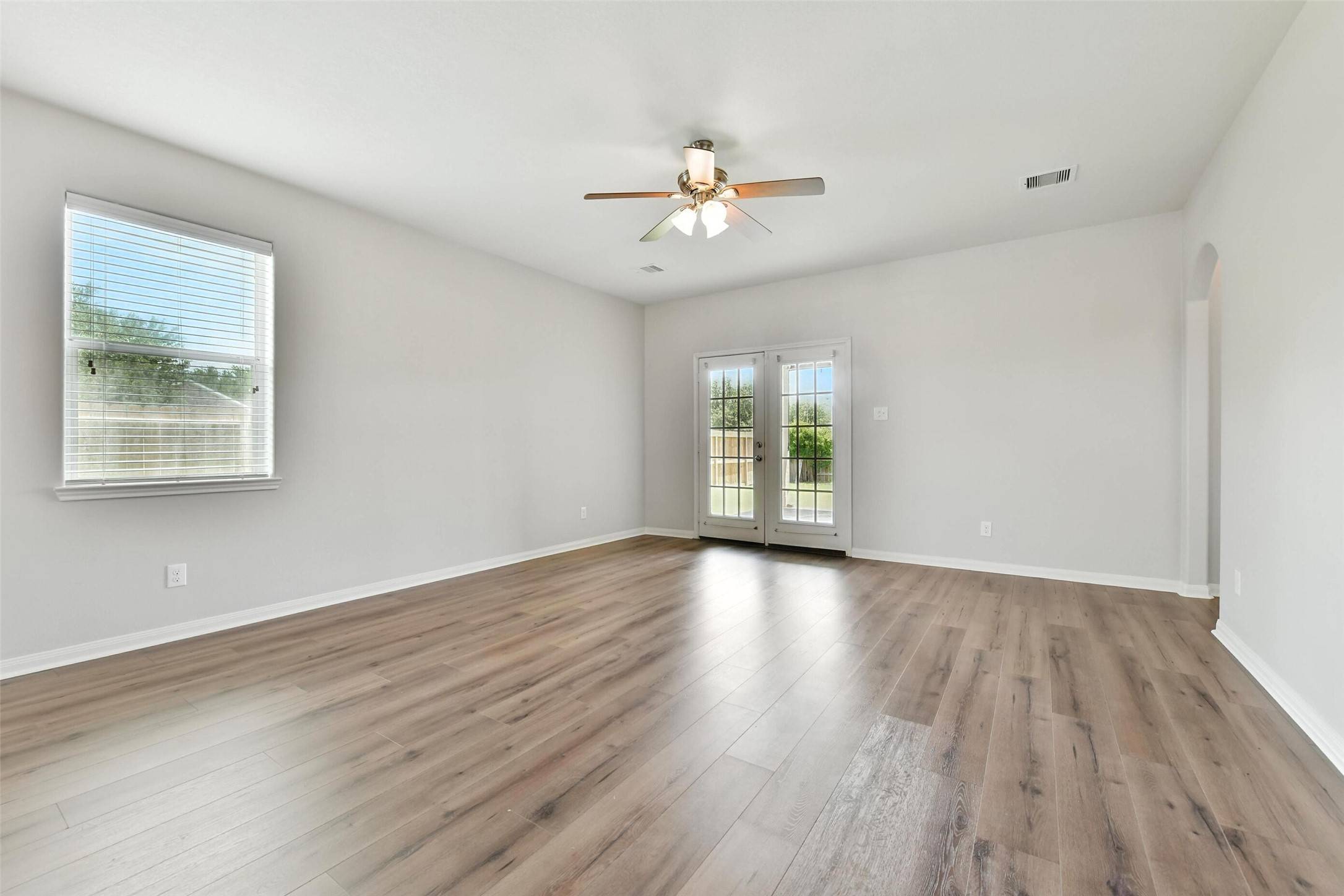 La Marque, TX 77568,737 Grassy Knoll LN