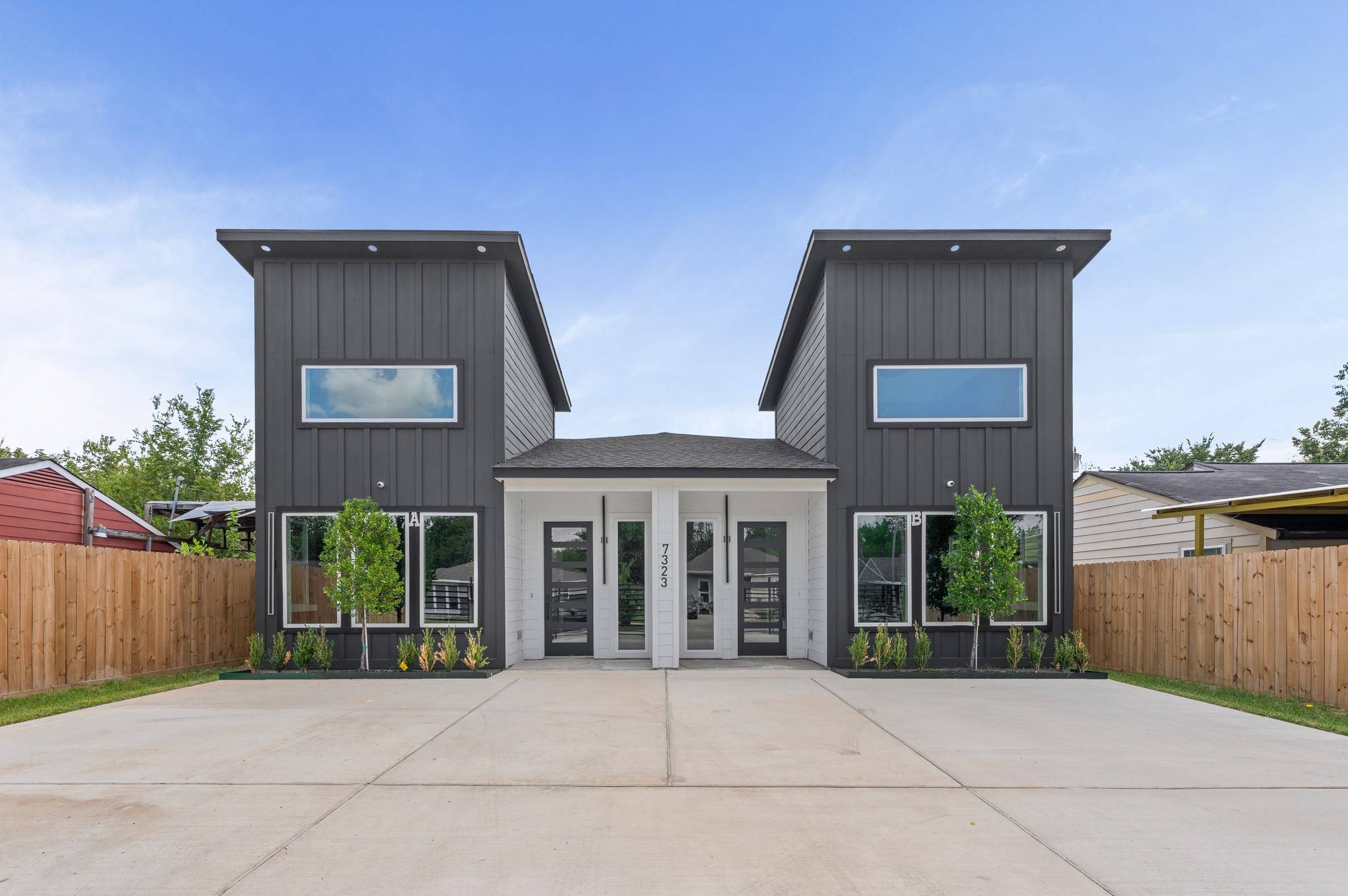 Houston, TX 77033,7323 Bastogne RD