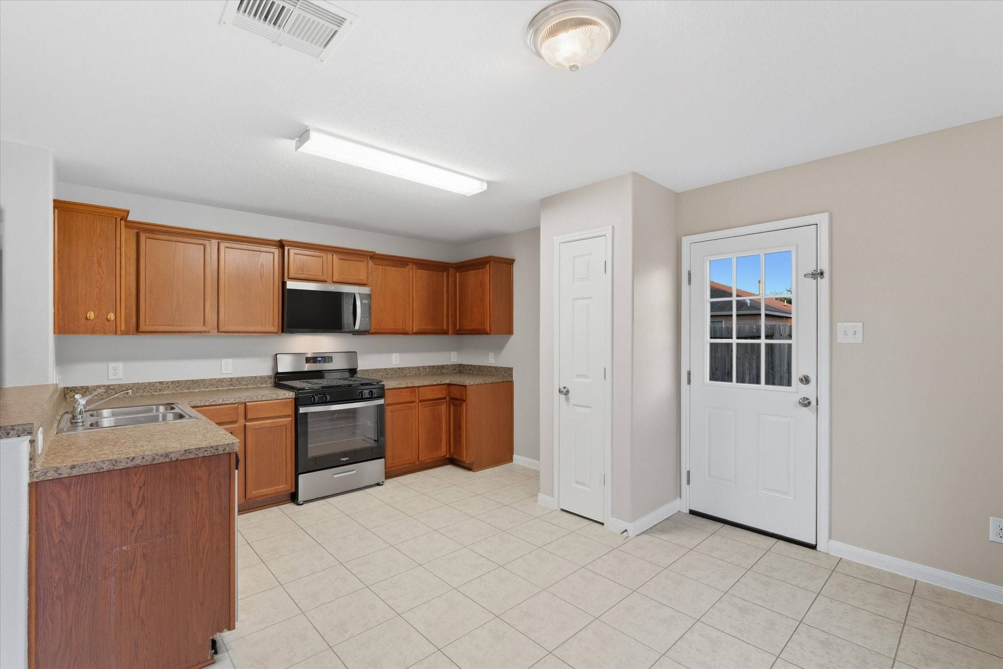 Baytown, TX 77521,910 Paradise RD