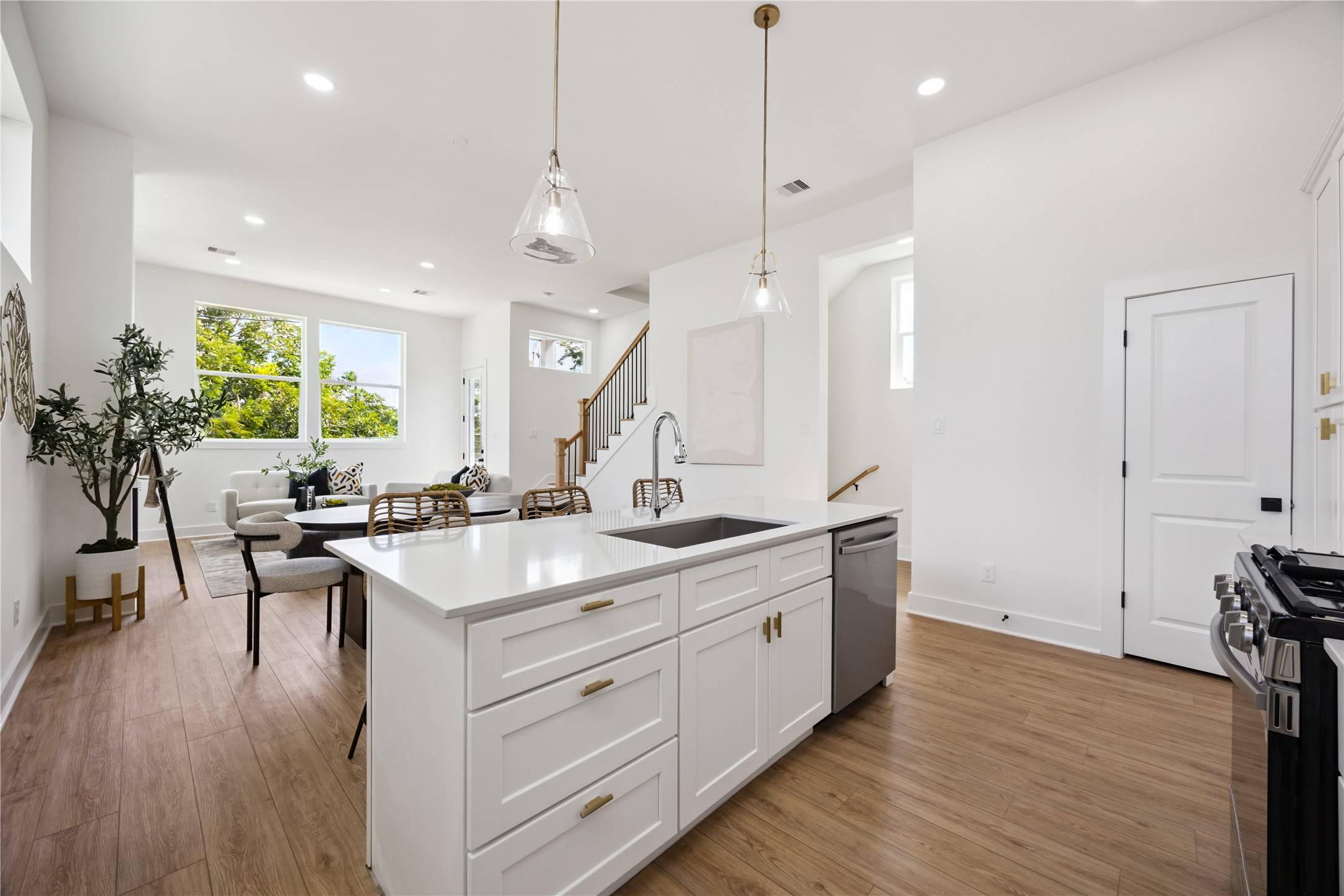 Houston, TX 77091,835E Rachel ST