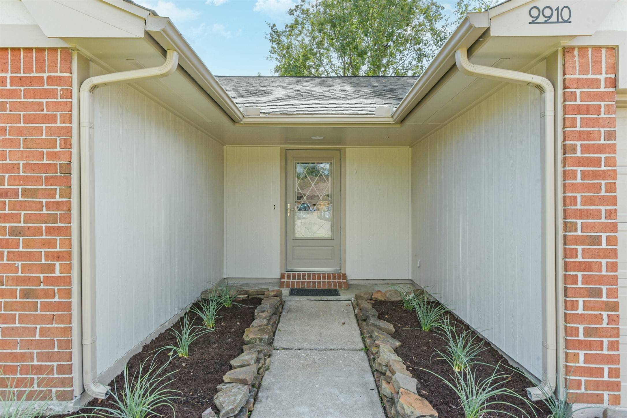 La Porte, TX 77571,9910 Rustic Rock RD