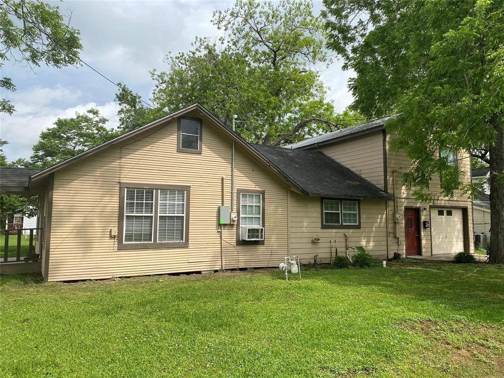 Sweeny, TX 77480,102 N Elm ST