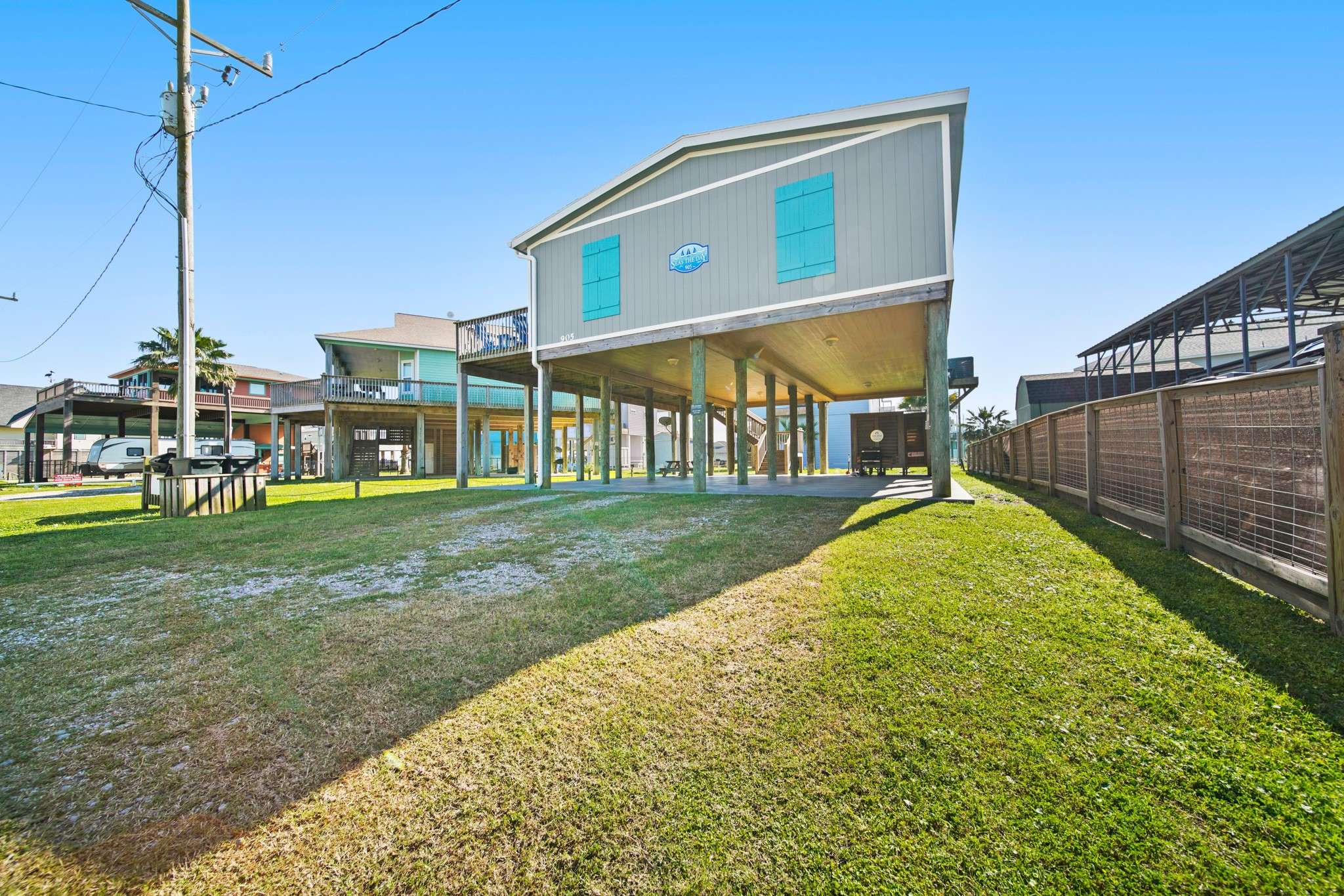 Crystal Beach, TX 77650,905 Meynig DR