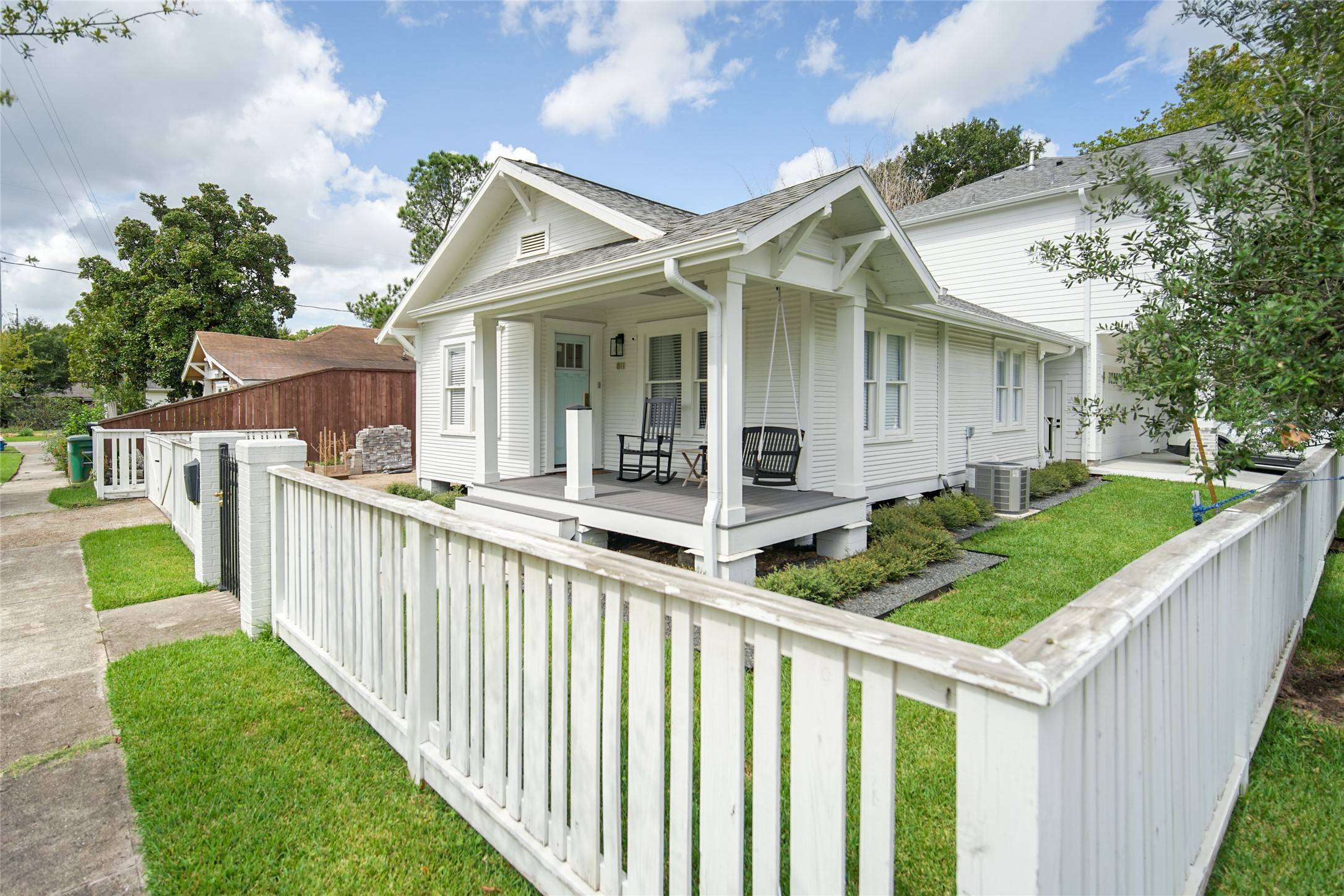 Houston, TX 77008,811 W 13th ST