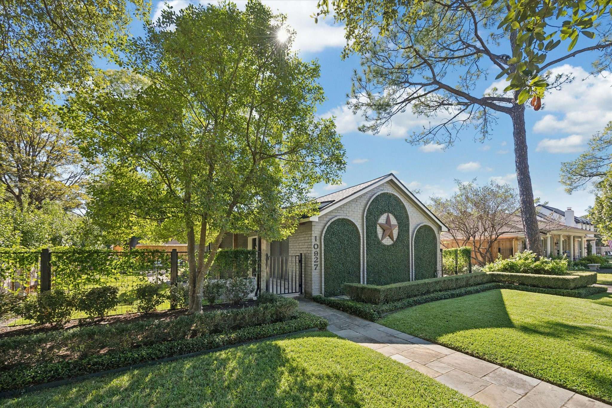 Houston, TX 77042,10927 Piping Rock LN