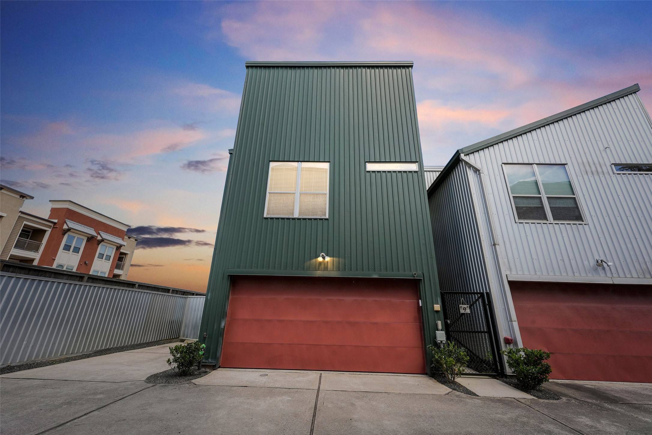 Houston, TX 77003,9 N Ennis ST