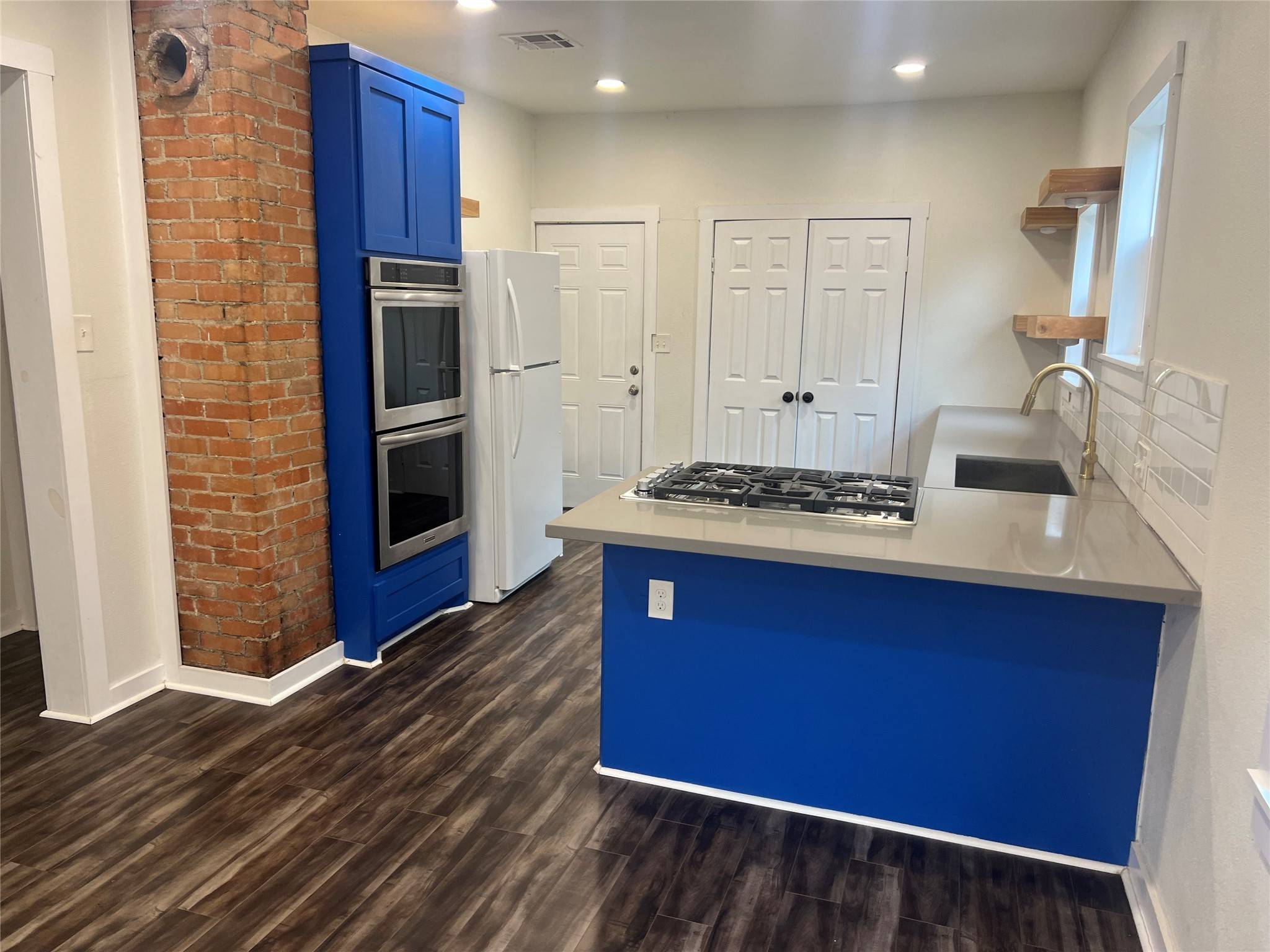 Houston, TX 77011,1 Canal CT