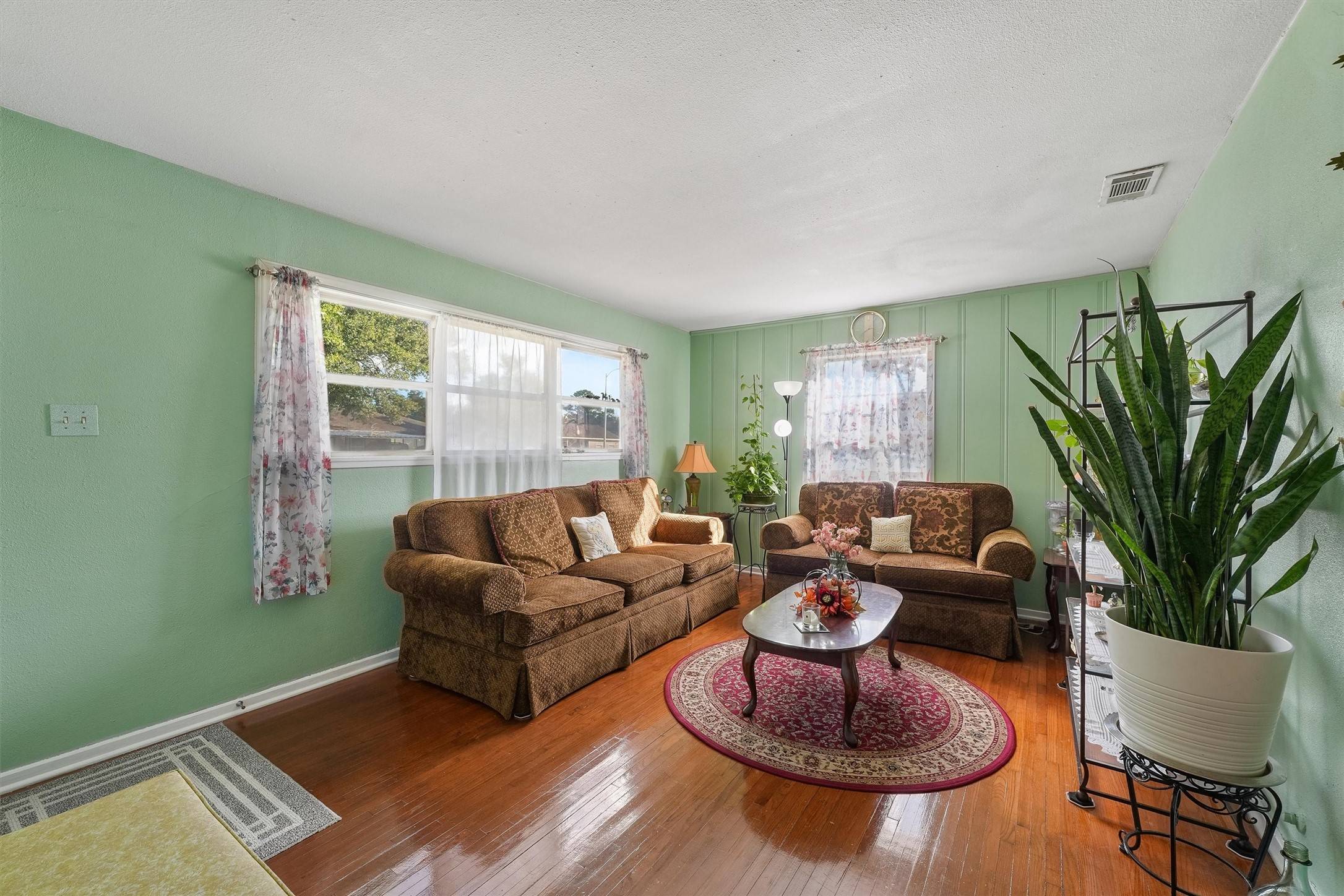 Pasadena, TX 77502,1404 Hemlock DR