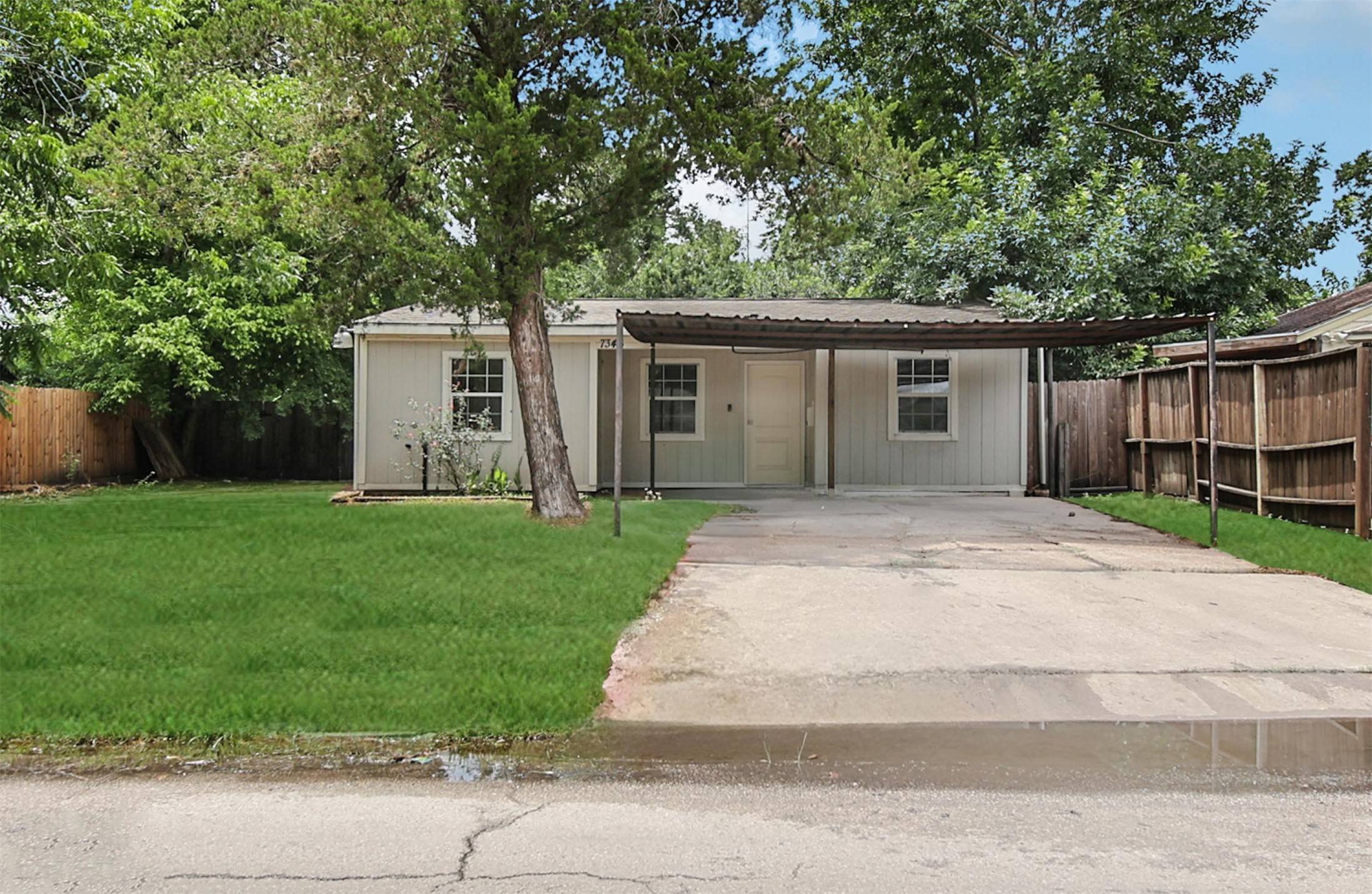 Houston, TX 77033,7346 Calais RD