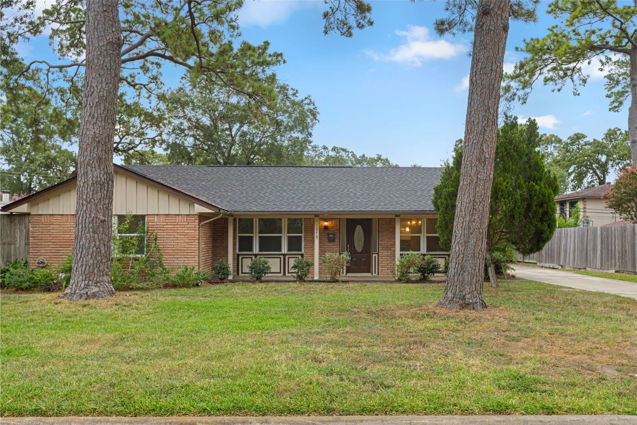 Houston, TX 77043,10219 Chatterton DR