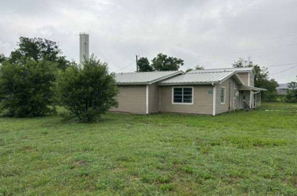 Evant, TX 76525,243 Sparks DR